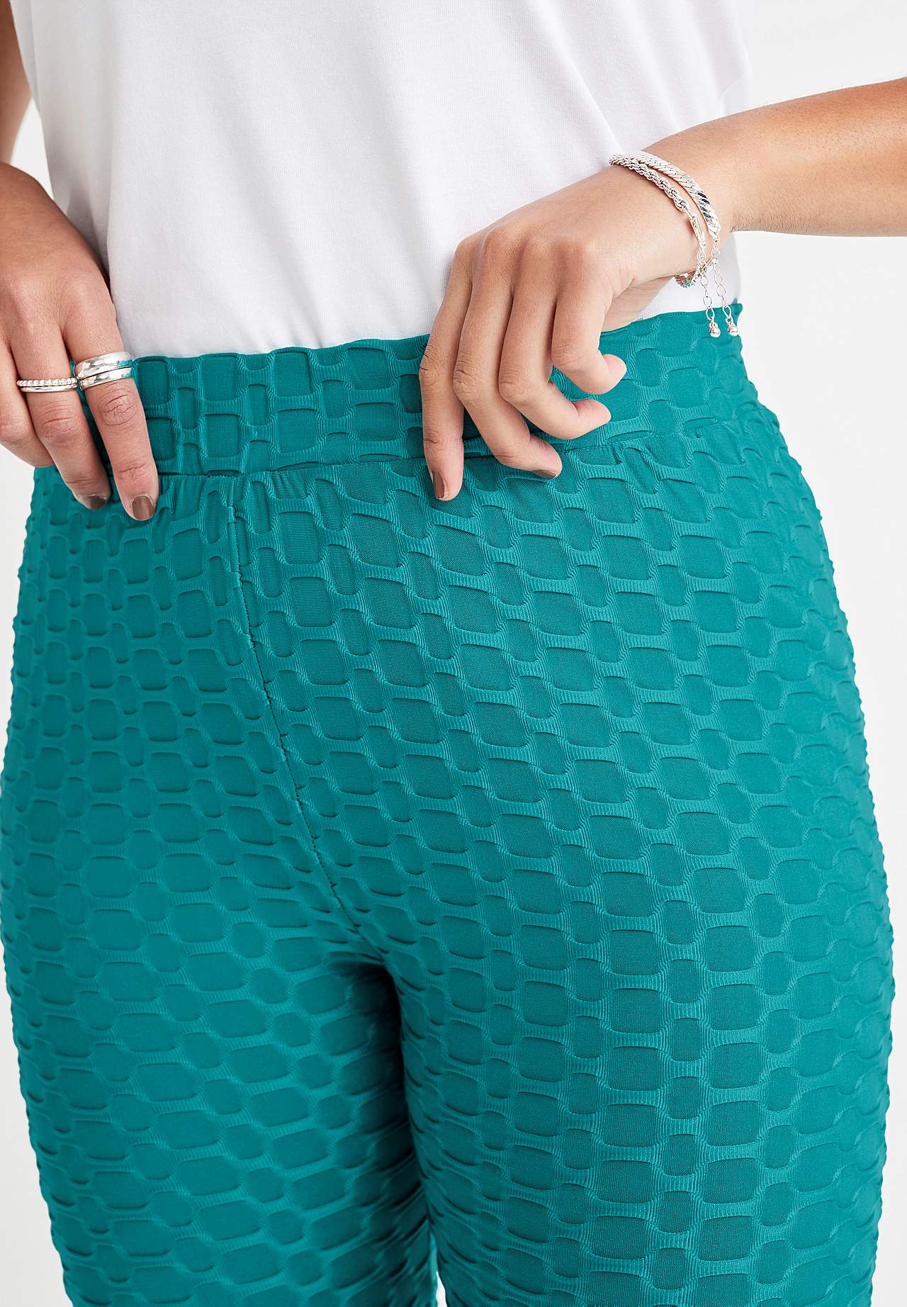 Capri leggings with structural pattern