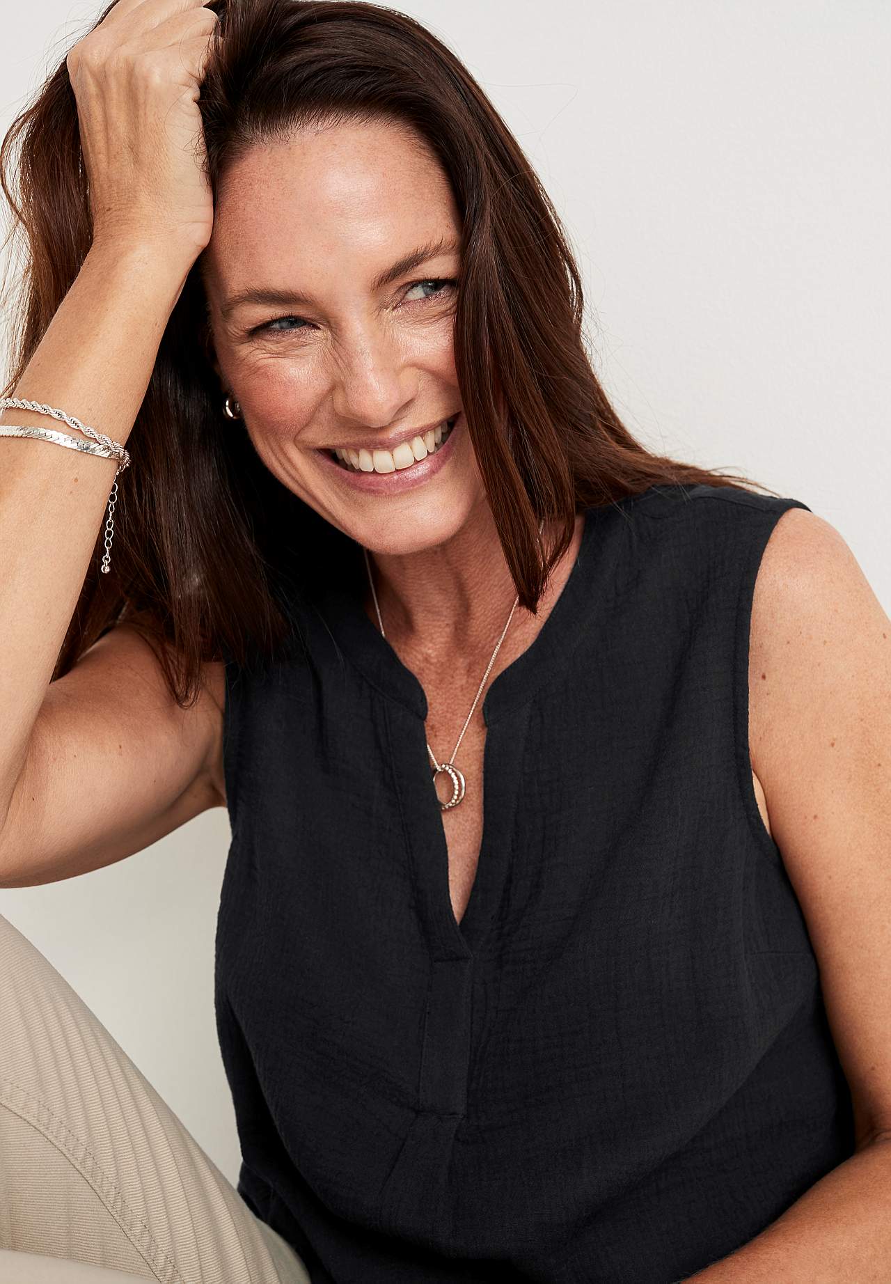 Sleeveless, crinkled blouse
