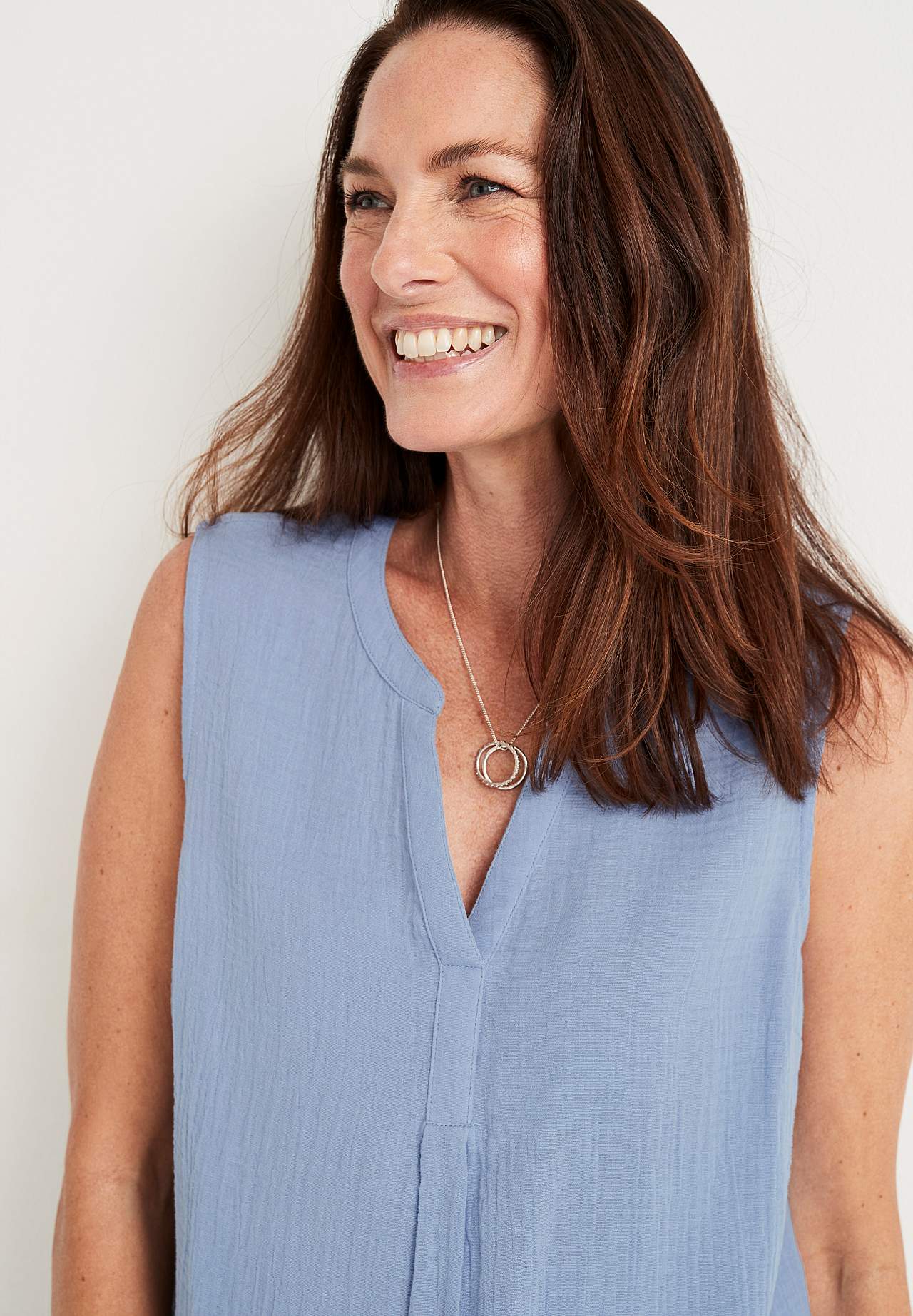 Sleeveless, crinkled blouse Patricia
