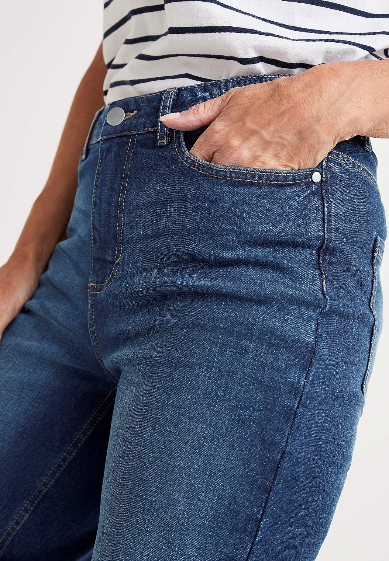 Denim shorts with comfortable stretch