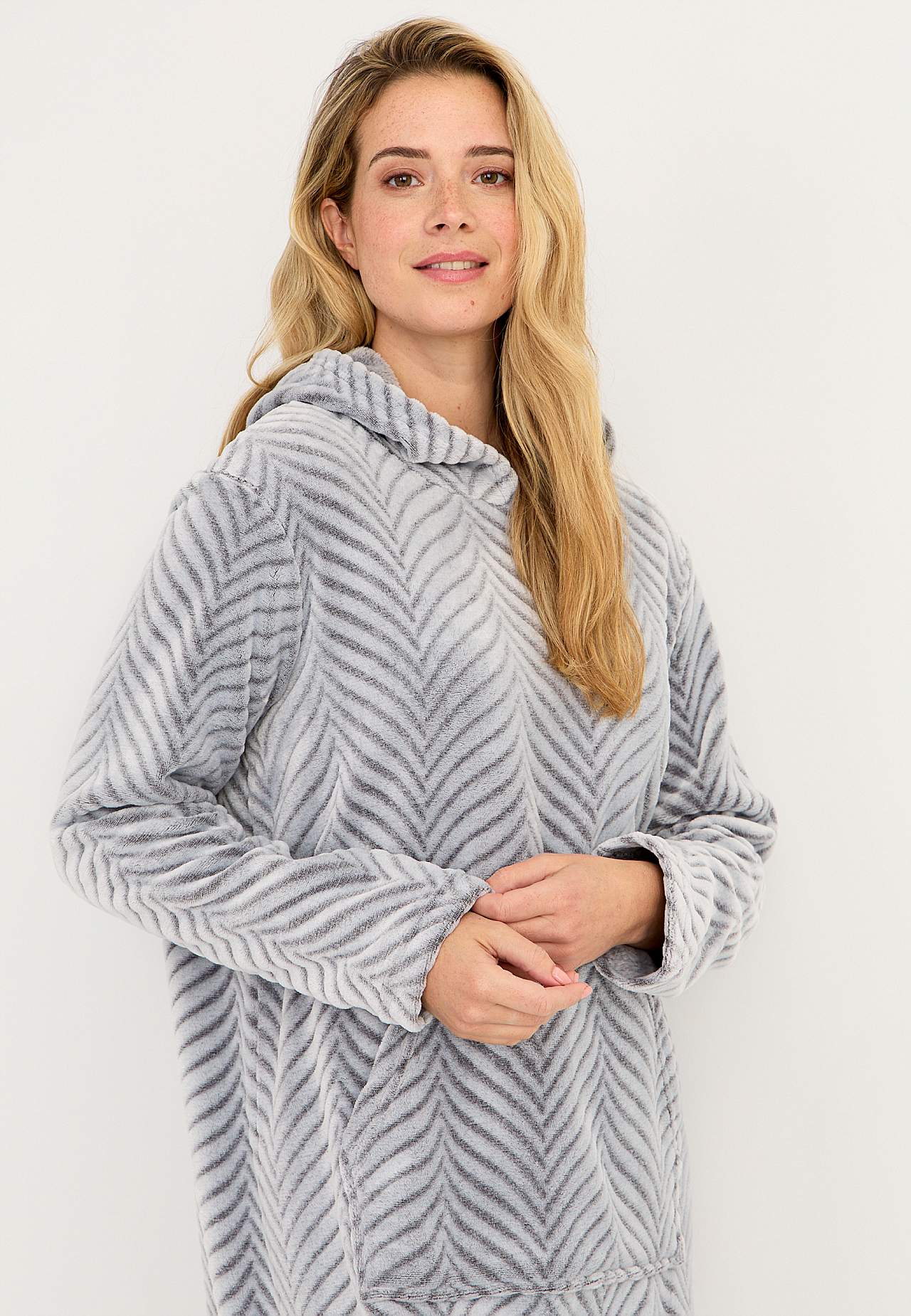 Robe in patterned fleece
