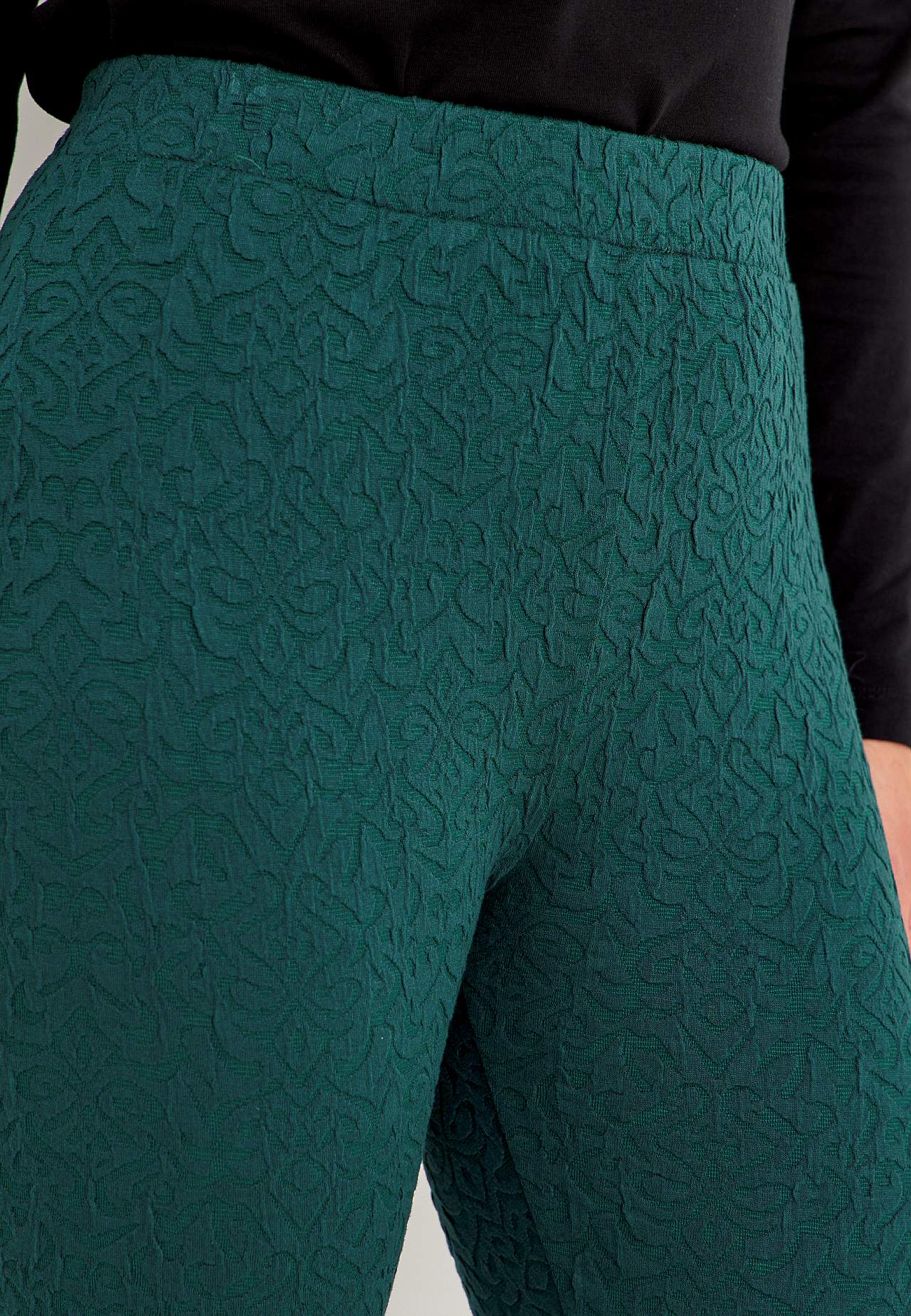 Leggings with structural pattern