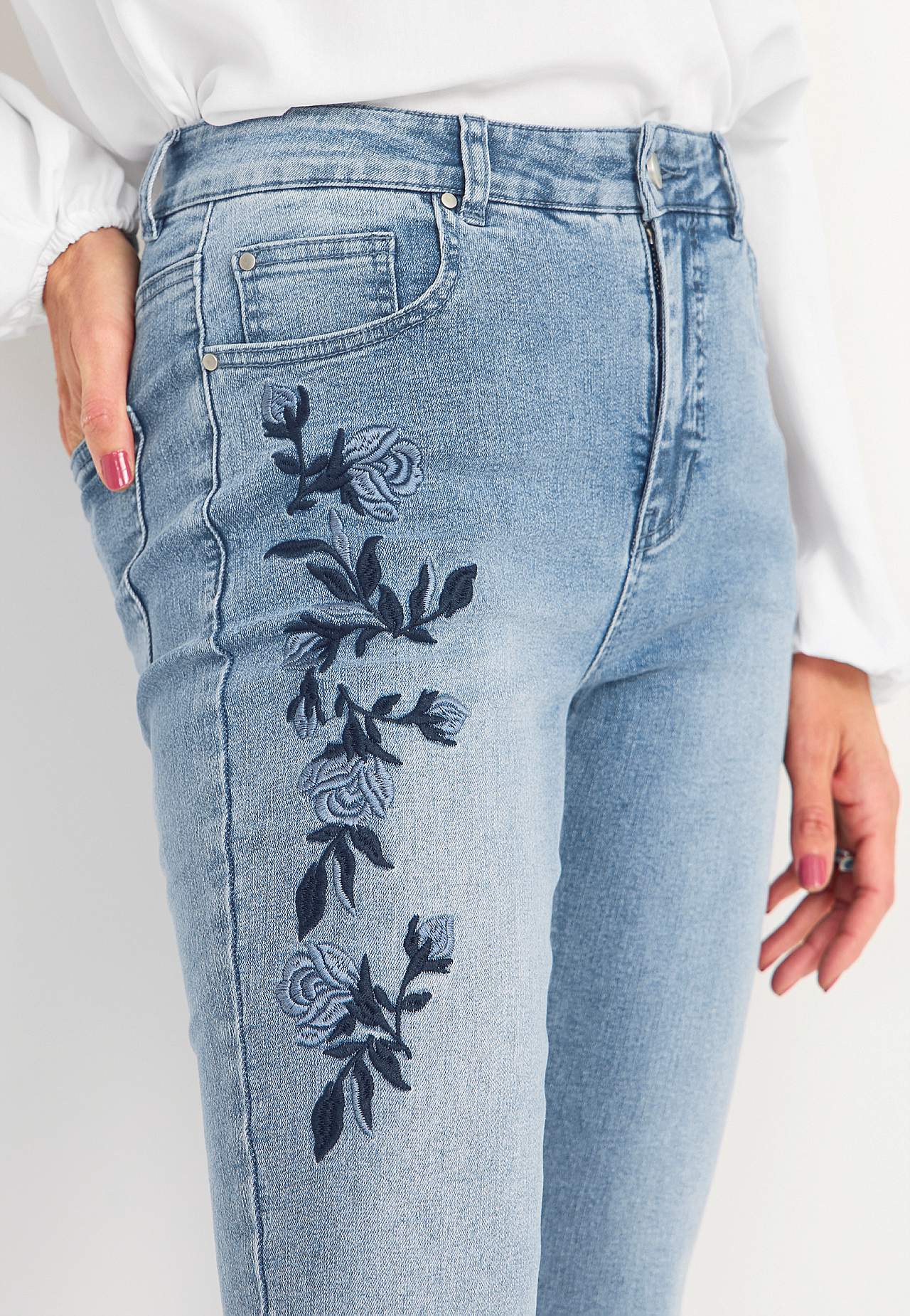 Ankle jeans with embroidery Emmy