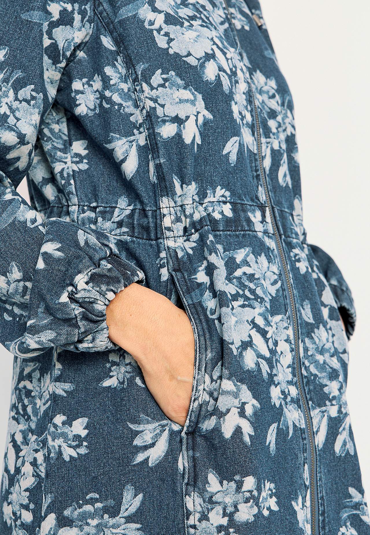 Patterned parka in denim