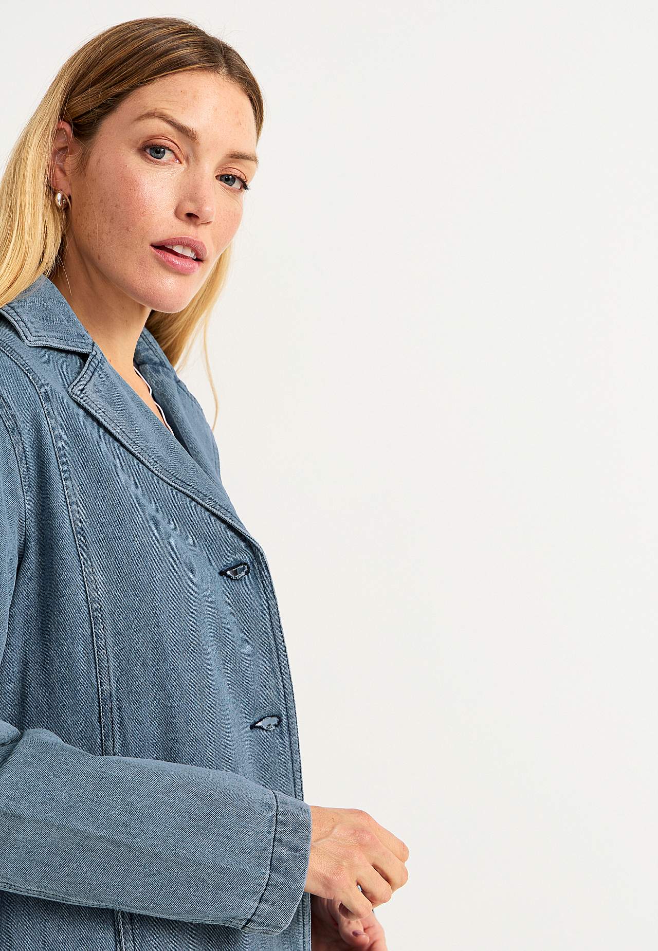 Coat in denim with belt tie