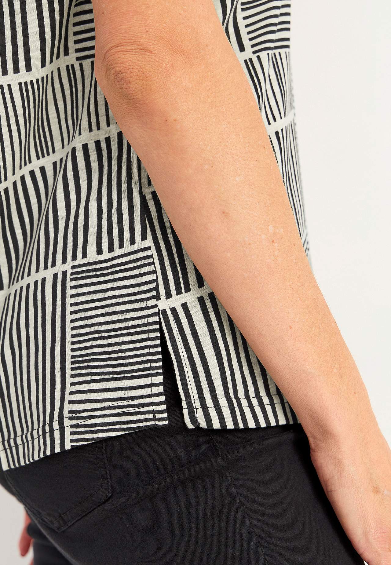 Jersey top with short sleeves
