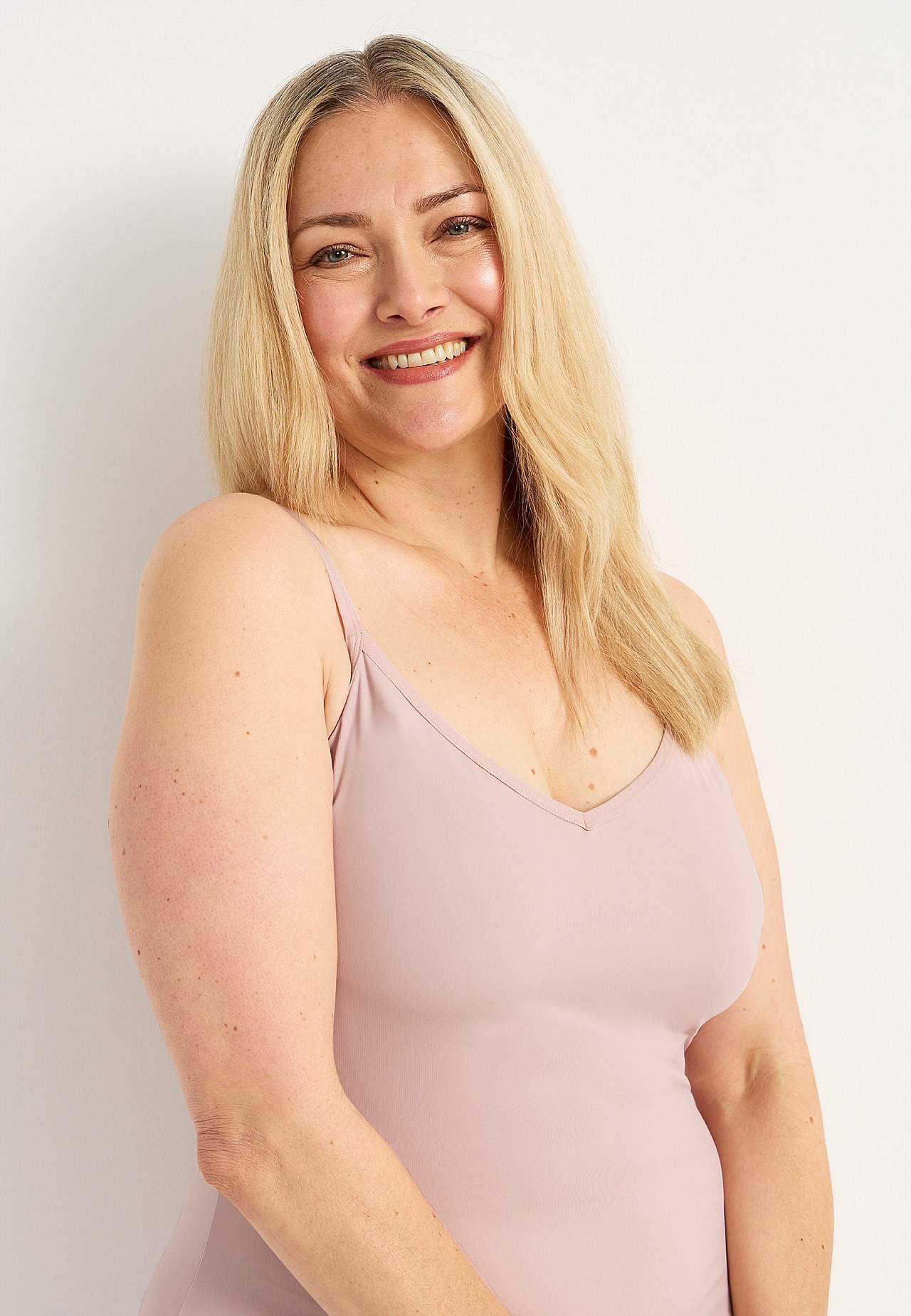 Underdress with shaping effect