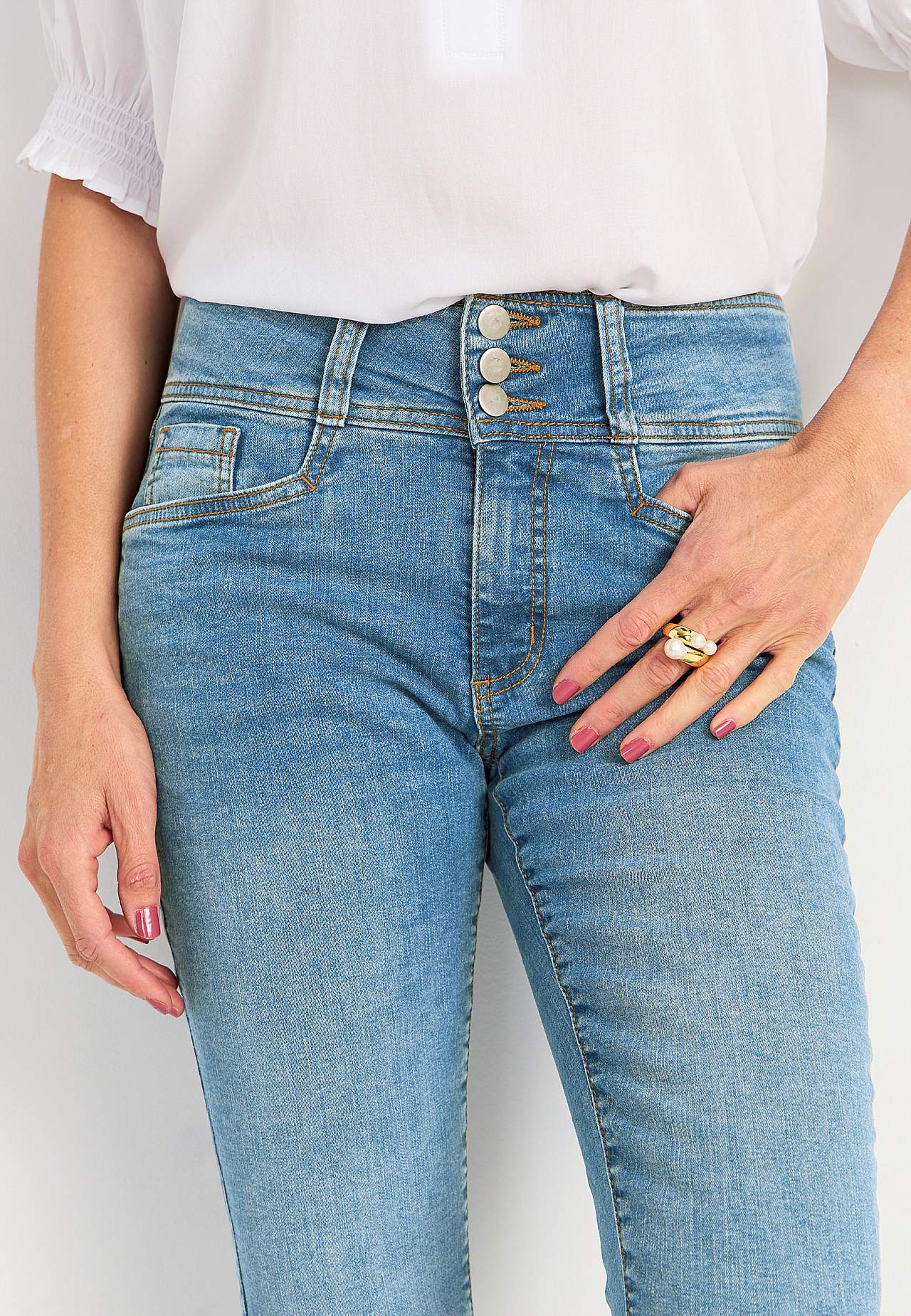 Boot cut jeans with high waist