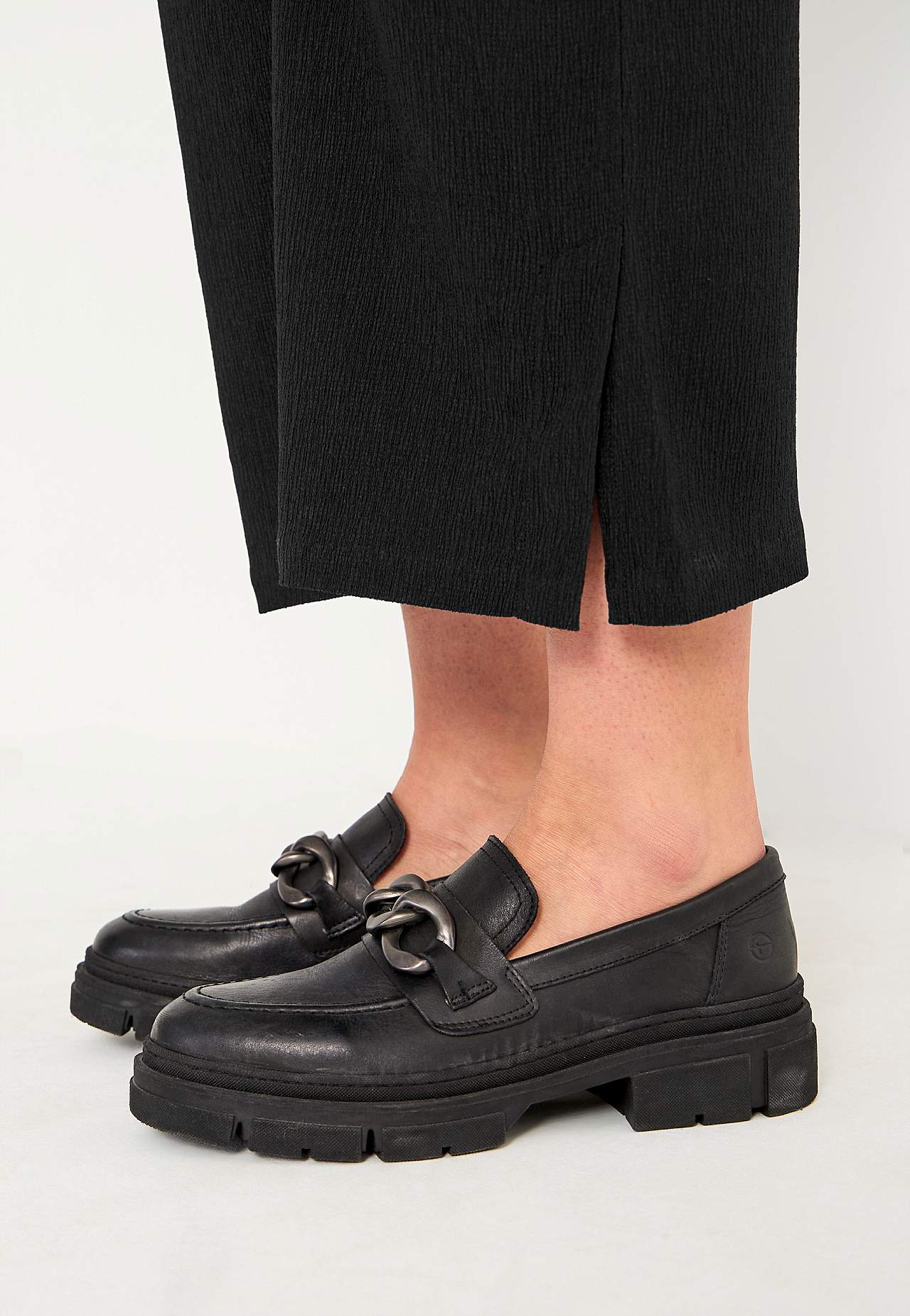 Jersey pants with structural pattern