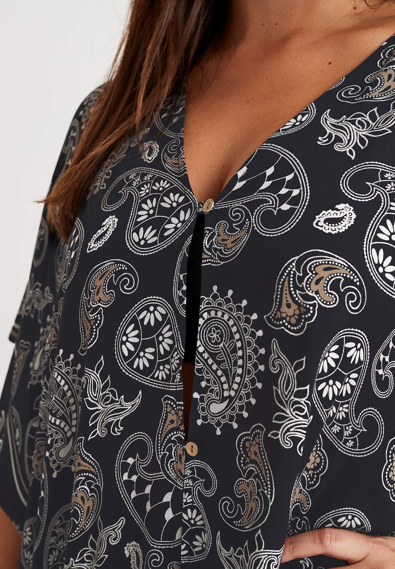 Beach caftan with buttons