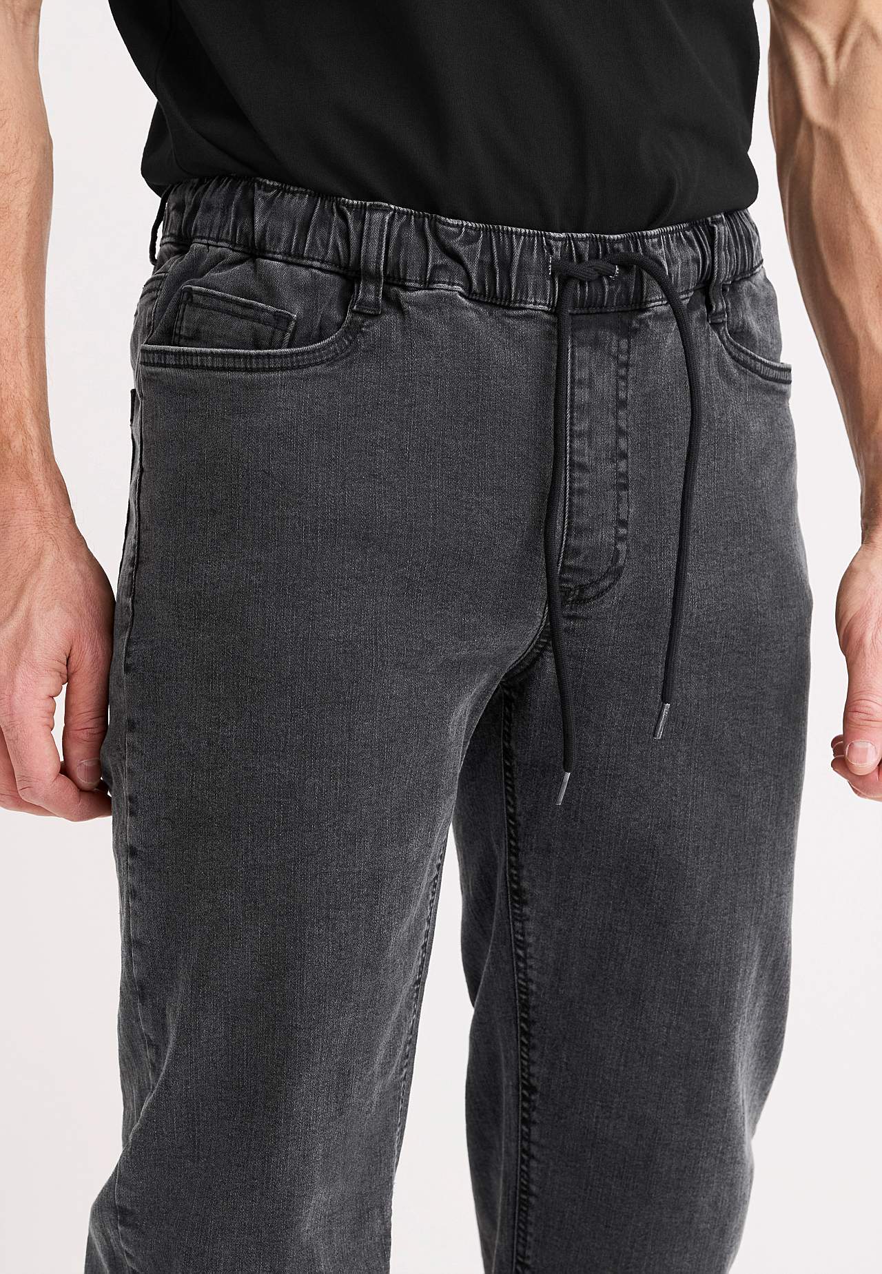 Stretchy jogger jeans