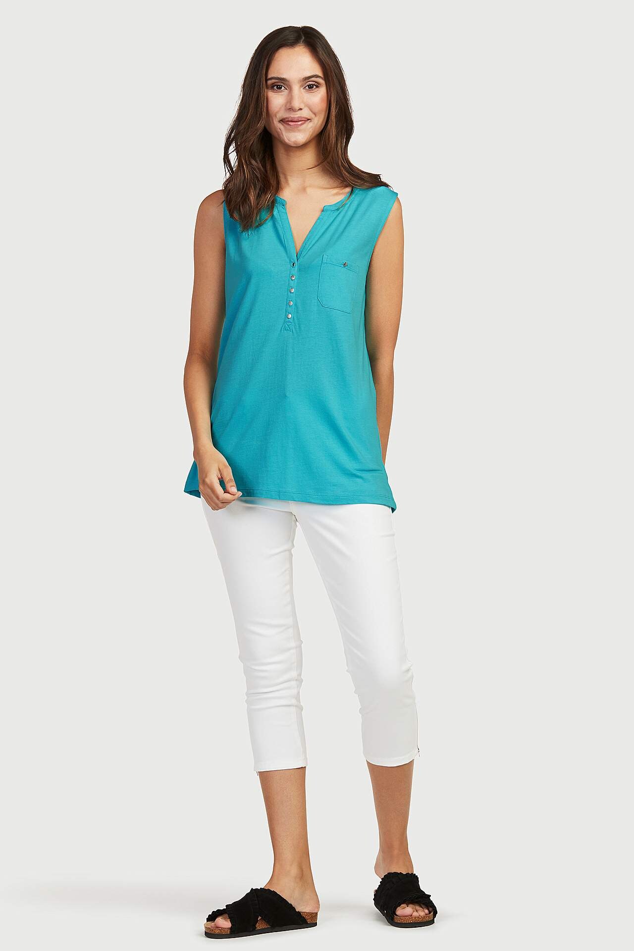 Sleeveless jersey top with metallic buttons
