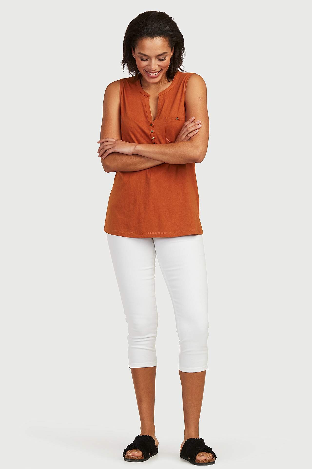 Sleeveless jersey top with metallic buttons