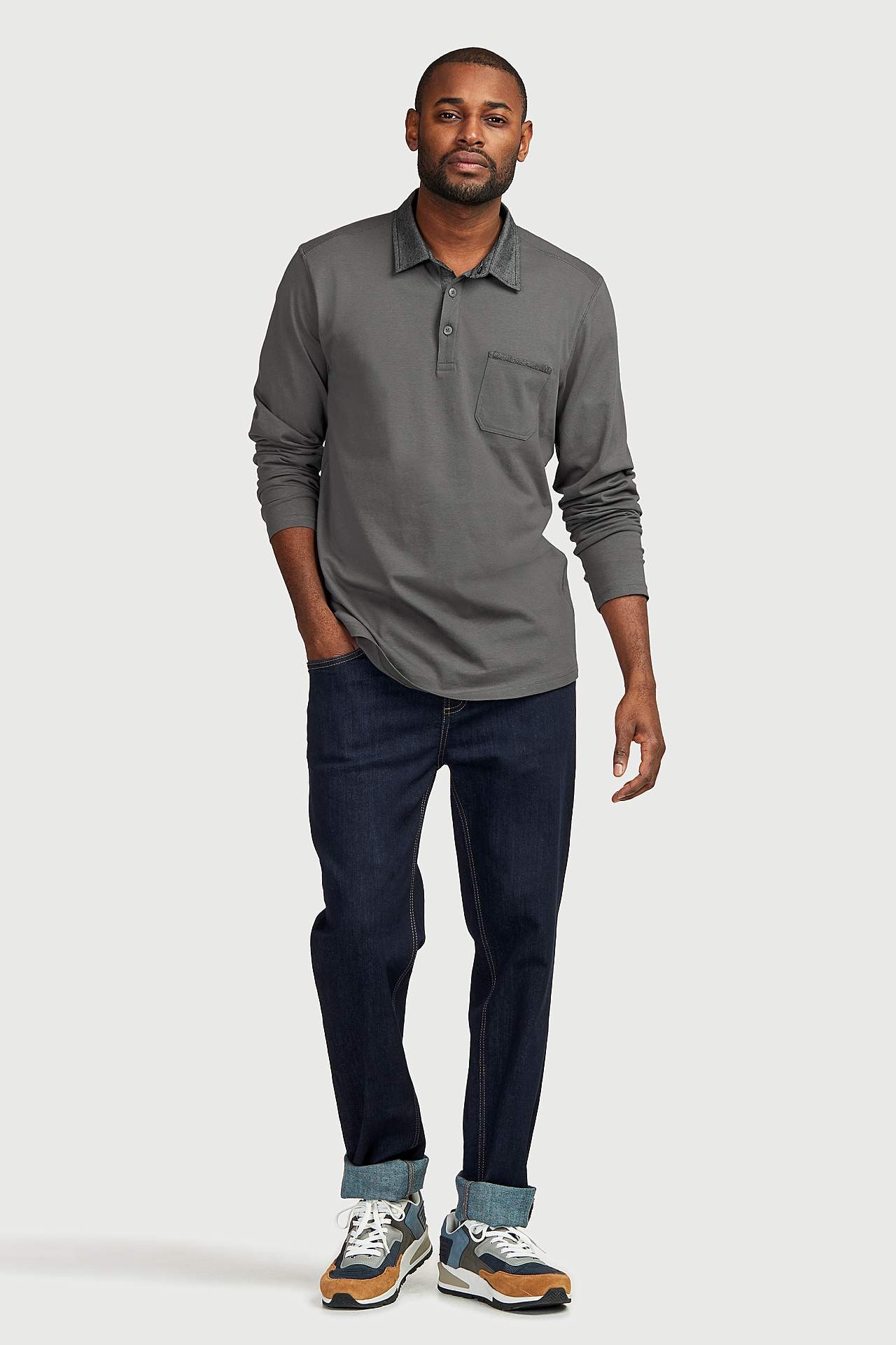Comfortable long-sleeved jumper with collar