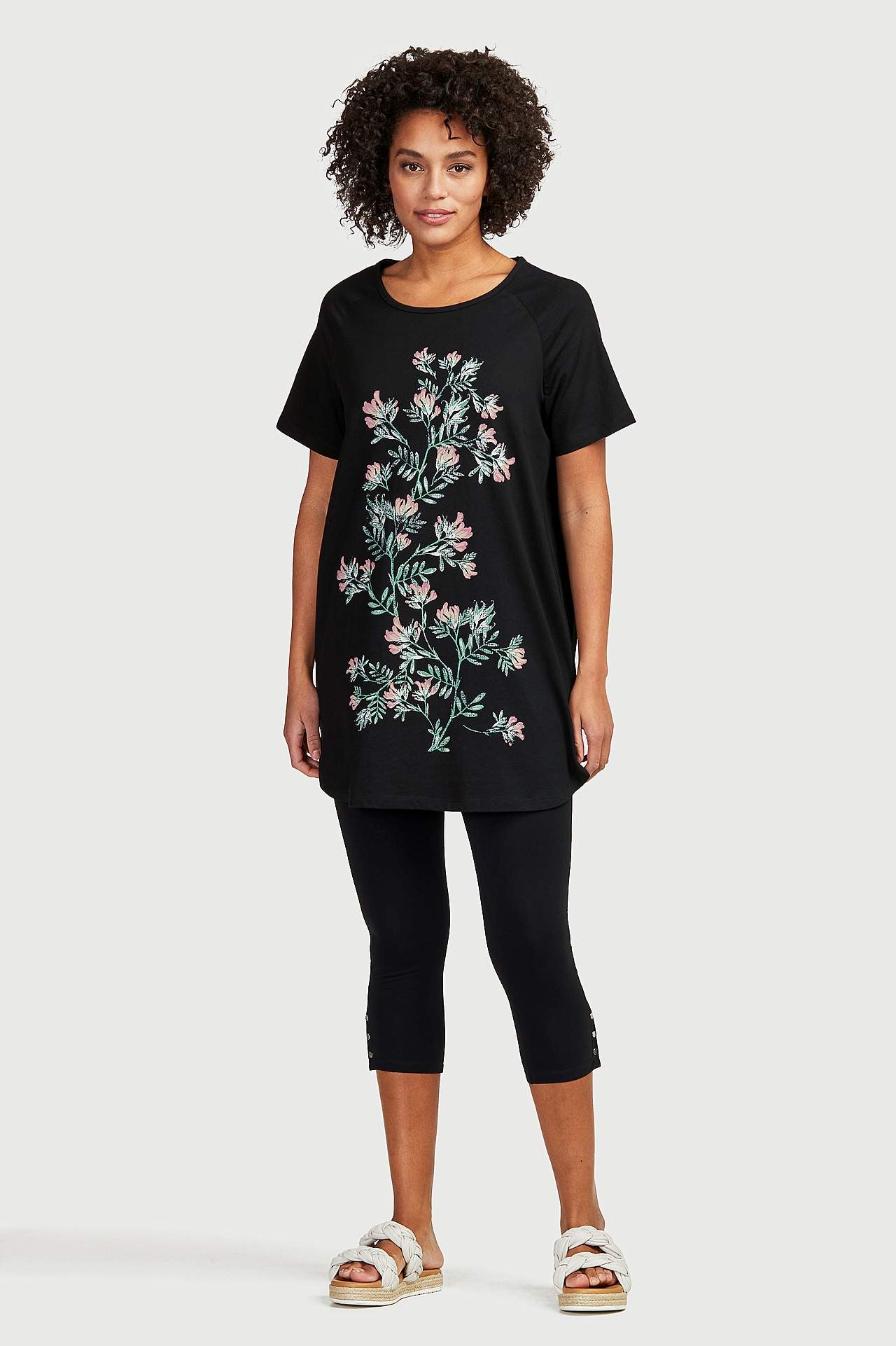 Capri leggings with nice button details Milly 2-pack