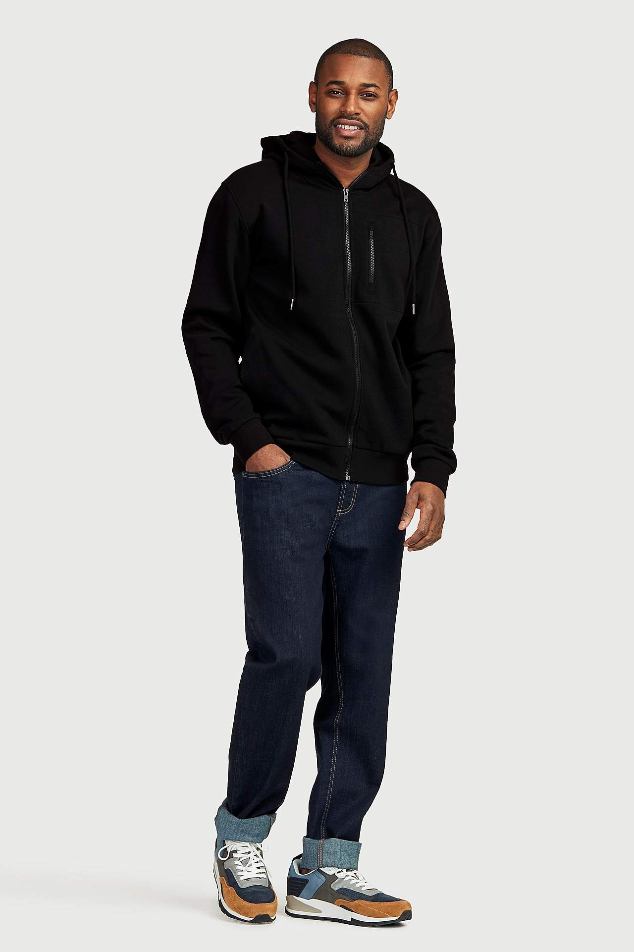Long-sleeved hoodie with zip