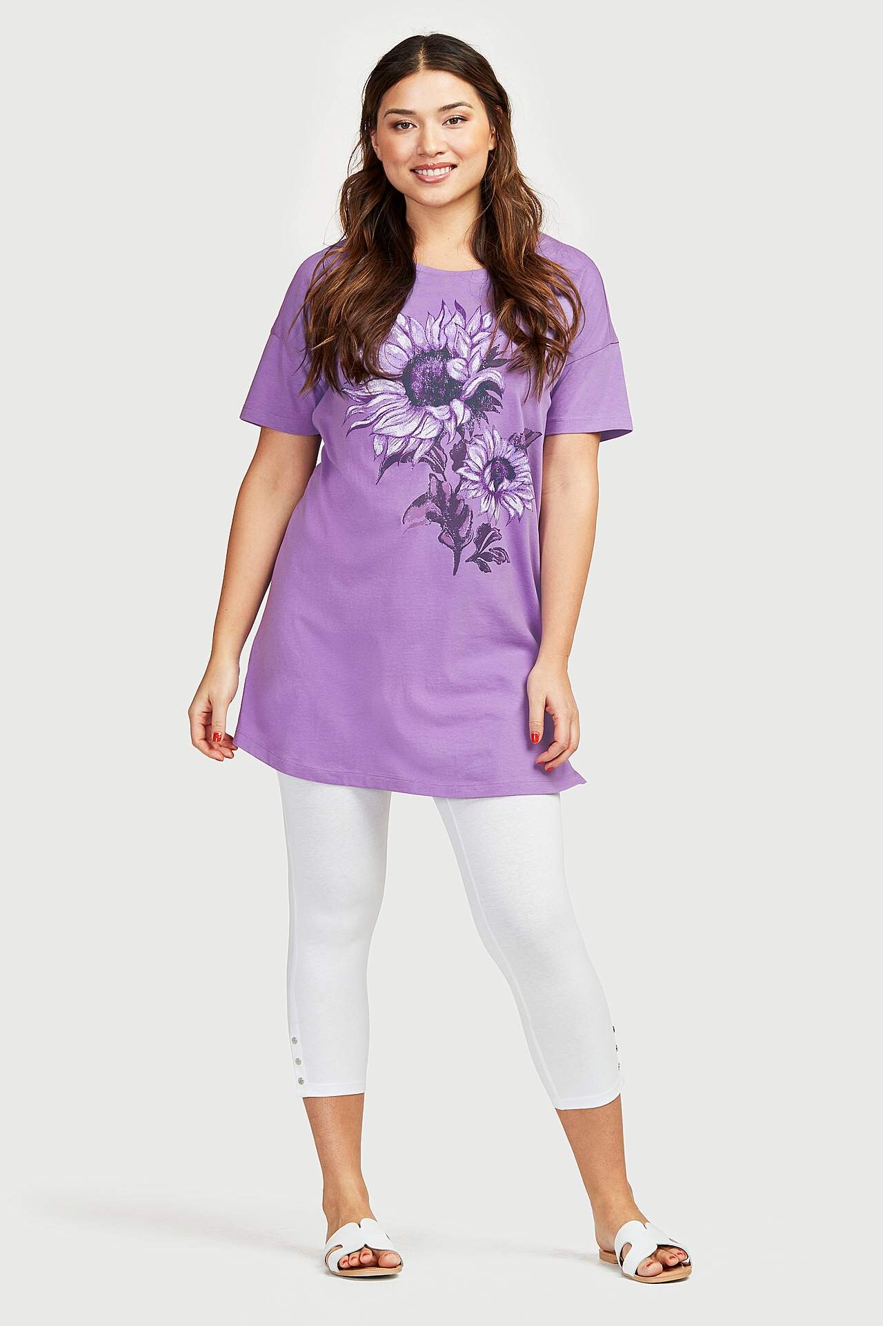 Capri leggings with nice button details Milly 2-pack