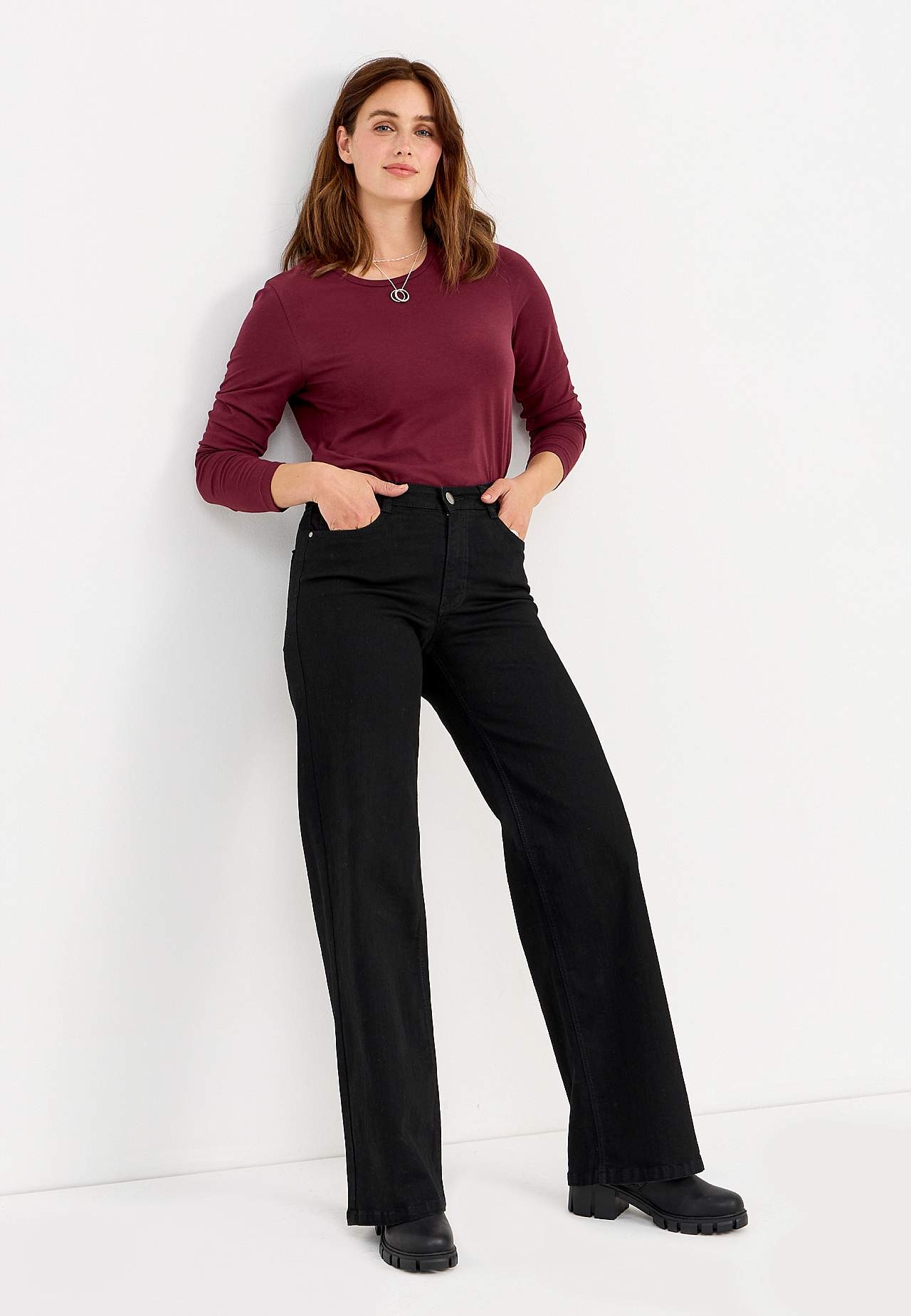 Wide jeans with high waist