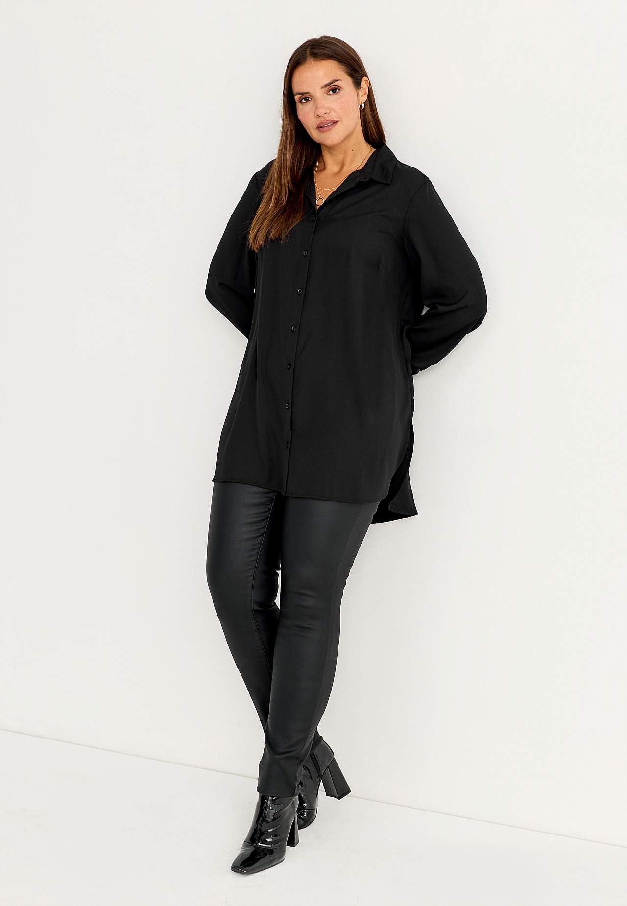 Long shirt with buttons