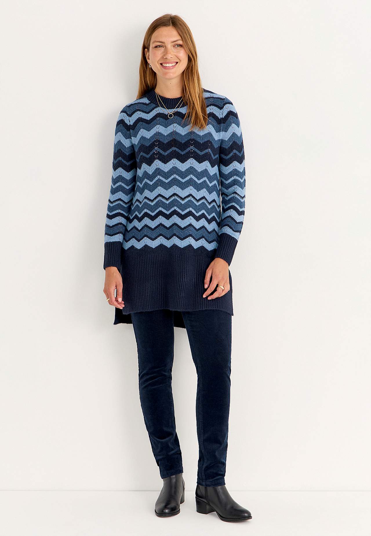 Knitted sweater with zigzag pattern