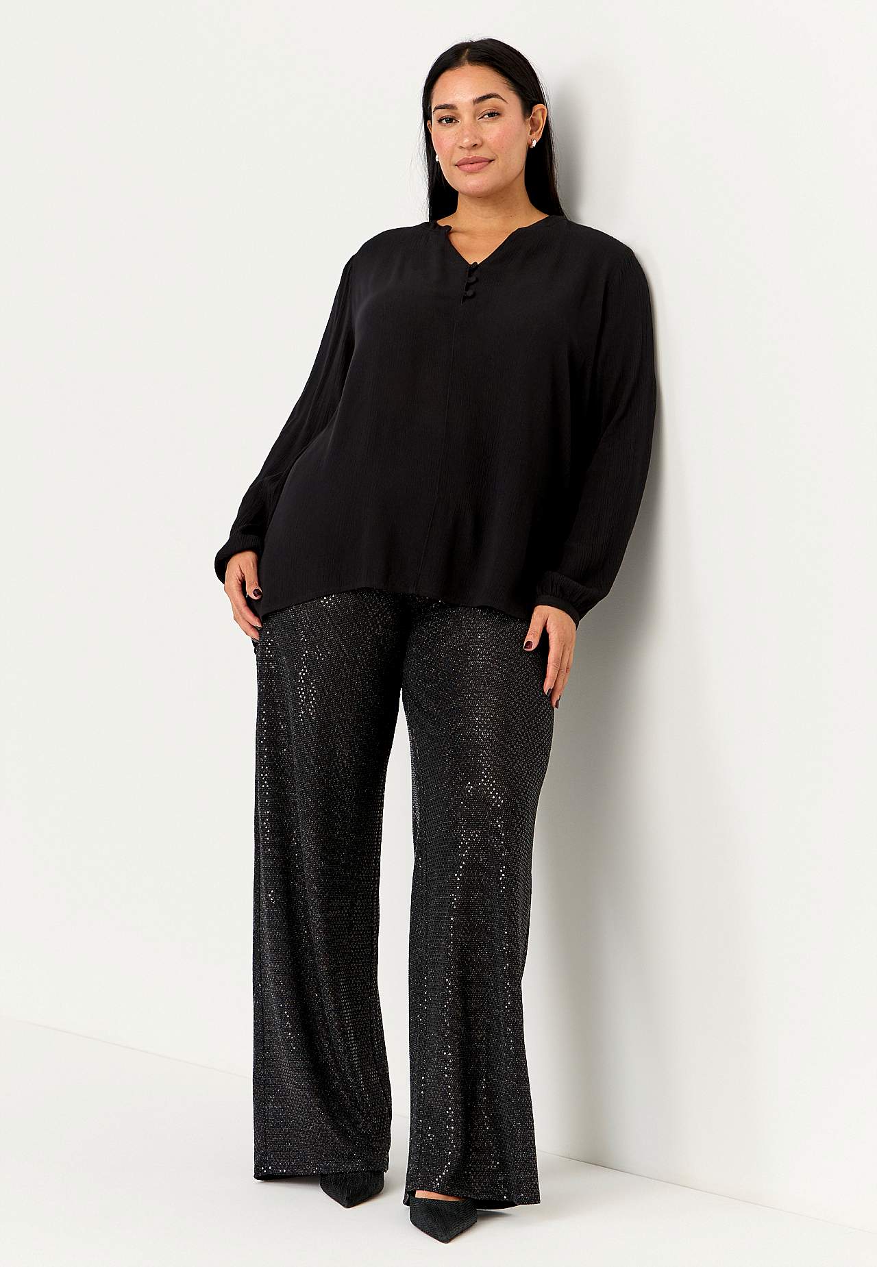 Party trousers with paillettes