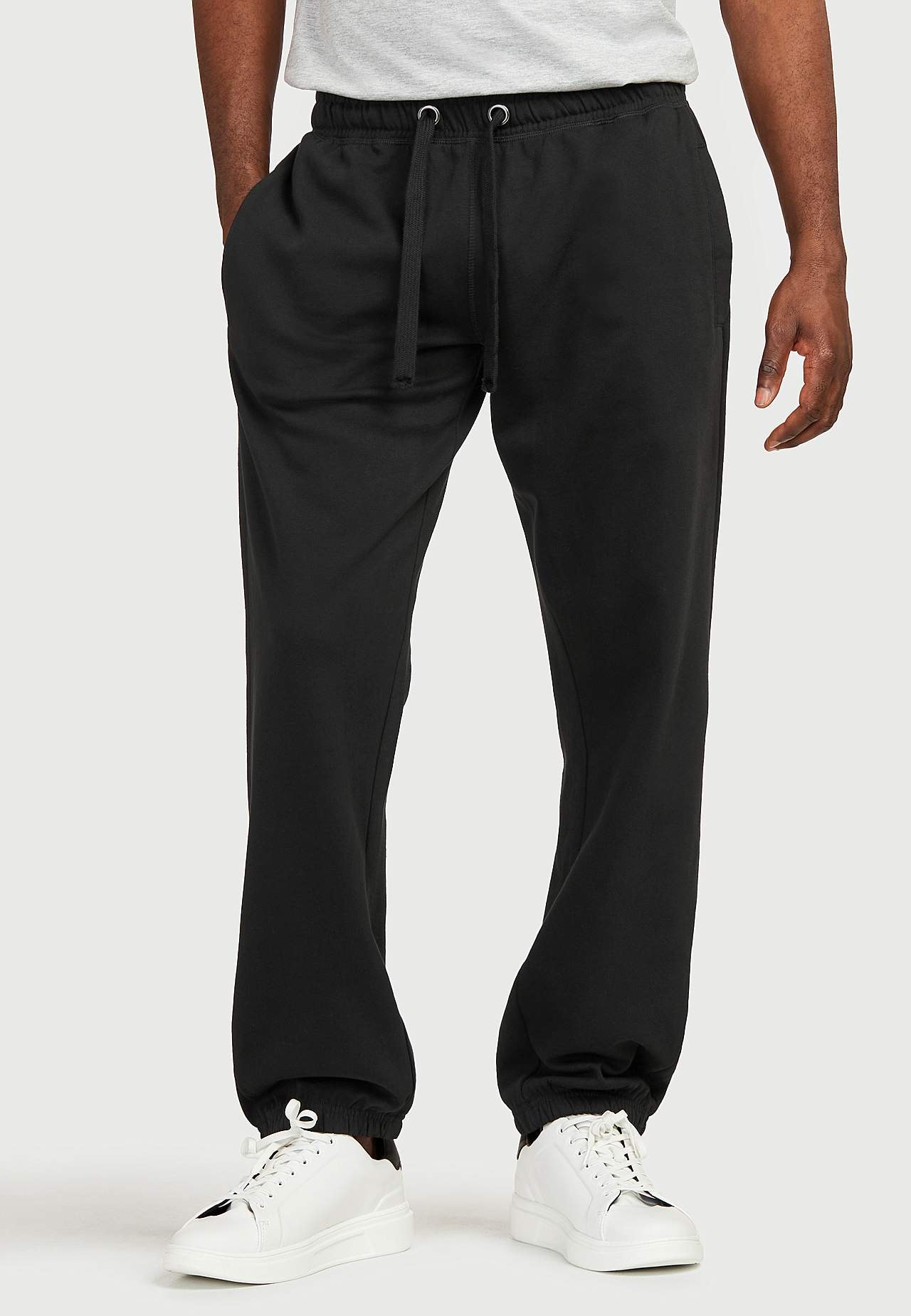 Sweatshirt pants with elastic at the leg ends