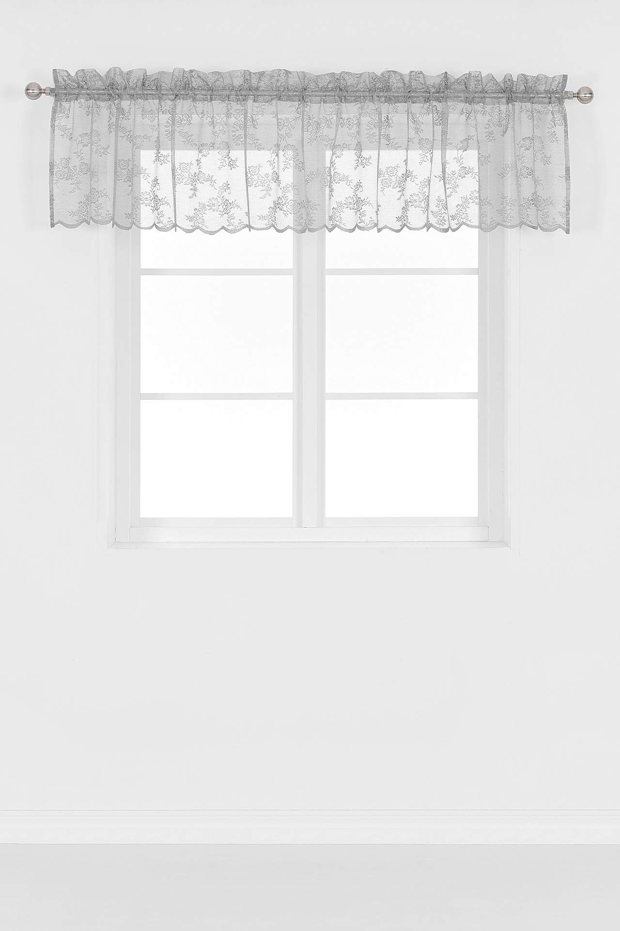 Patterned lace curtain