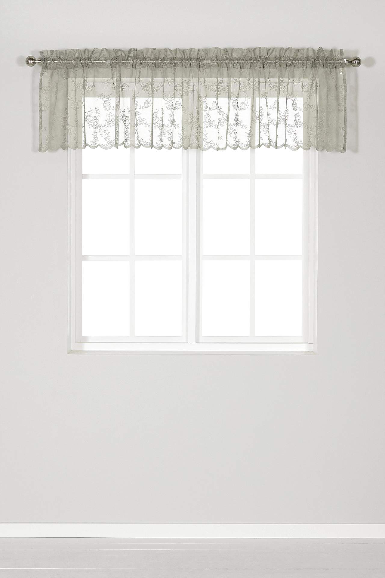 Patterned lace curtain