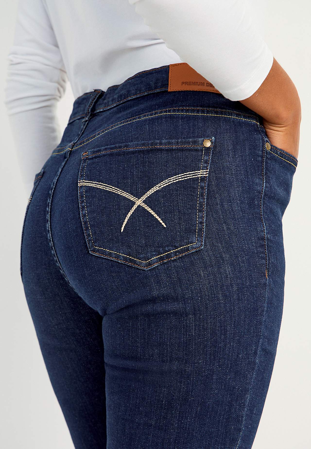 Jeans with elastic at the sides