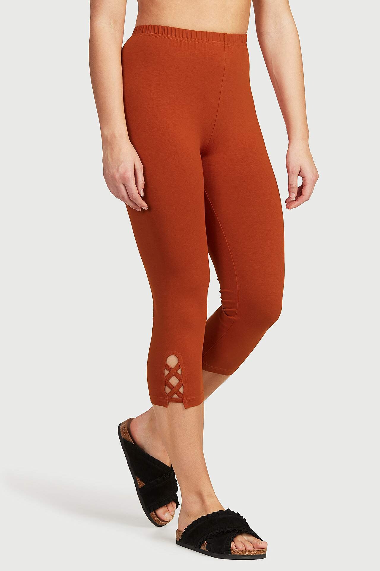 Capri leggings with nice details 2-pack