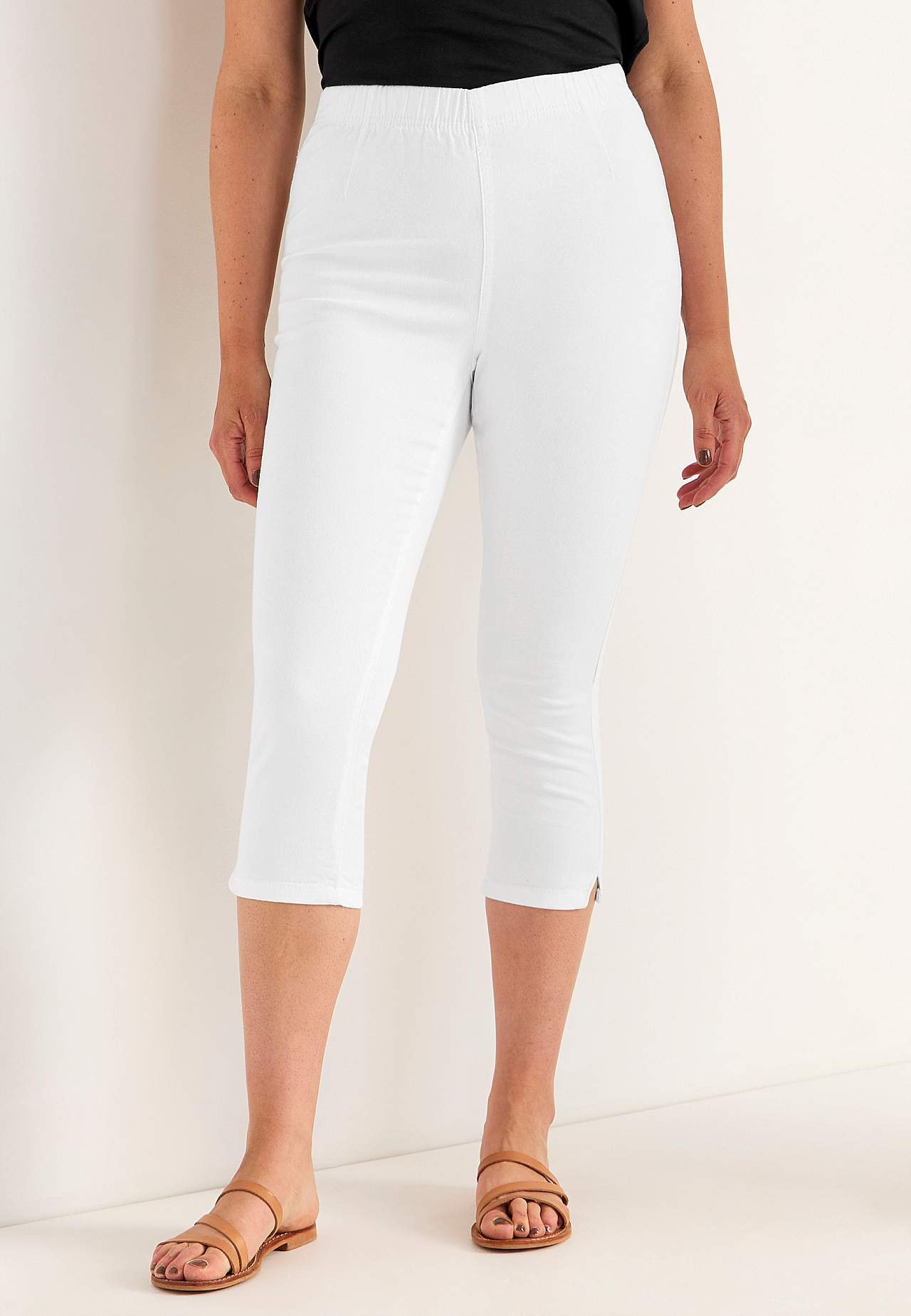 Comfortable capri trousers in cotton twill