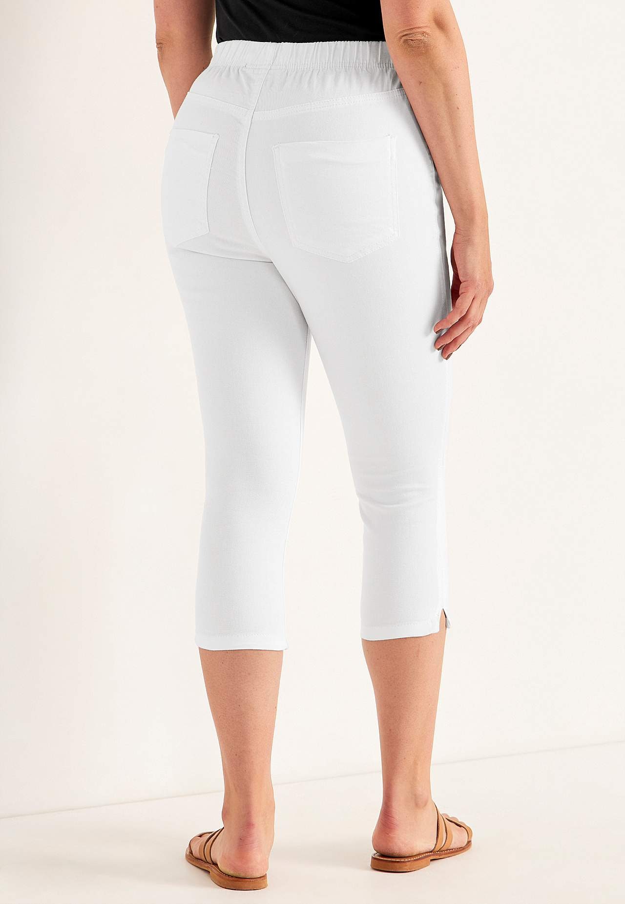 Comfortable capri trousers in cotton twill