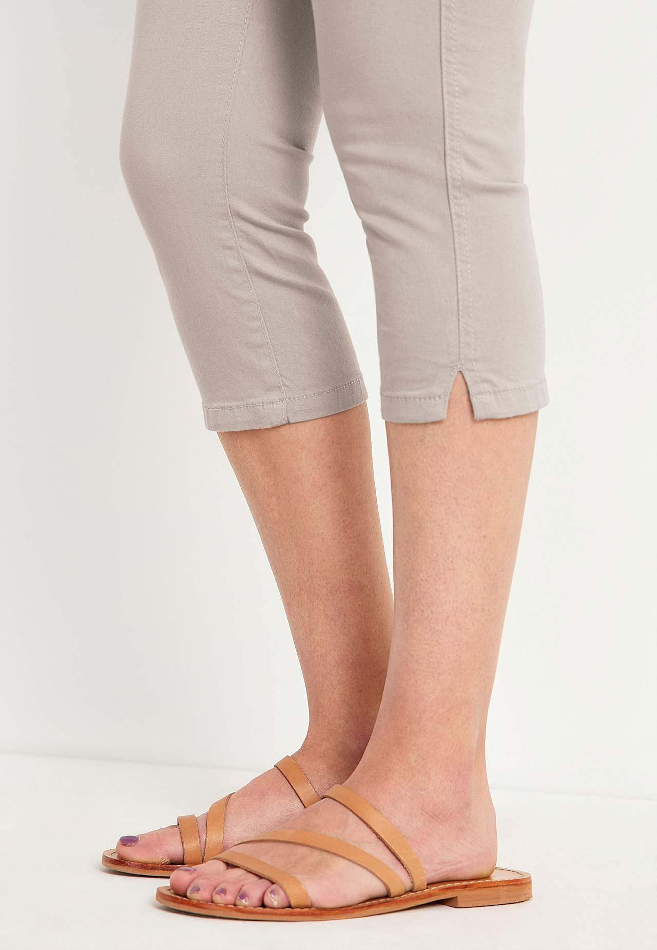Comfortable capri trousers in cotton twill