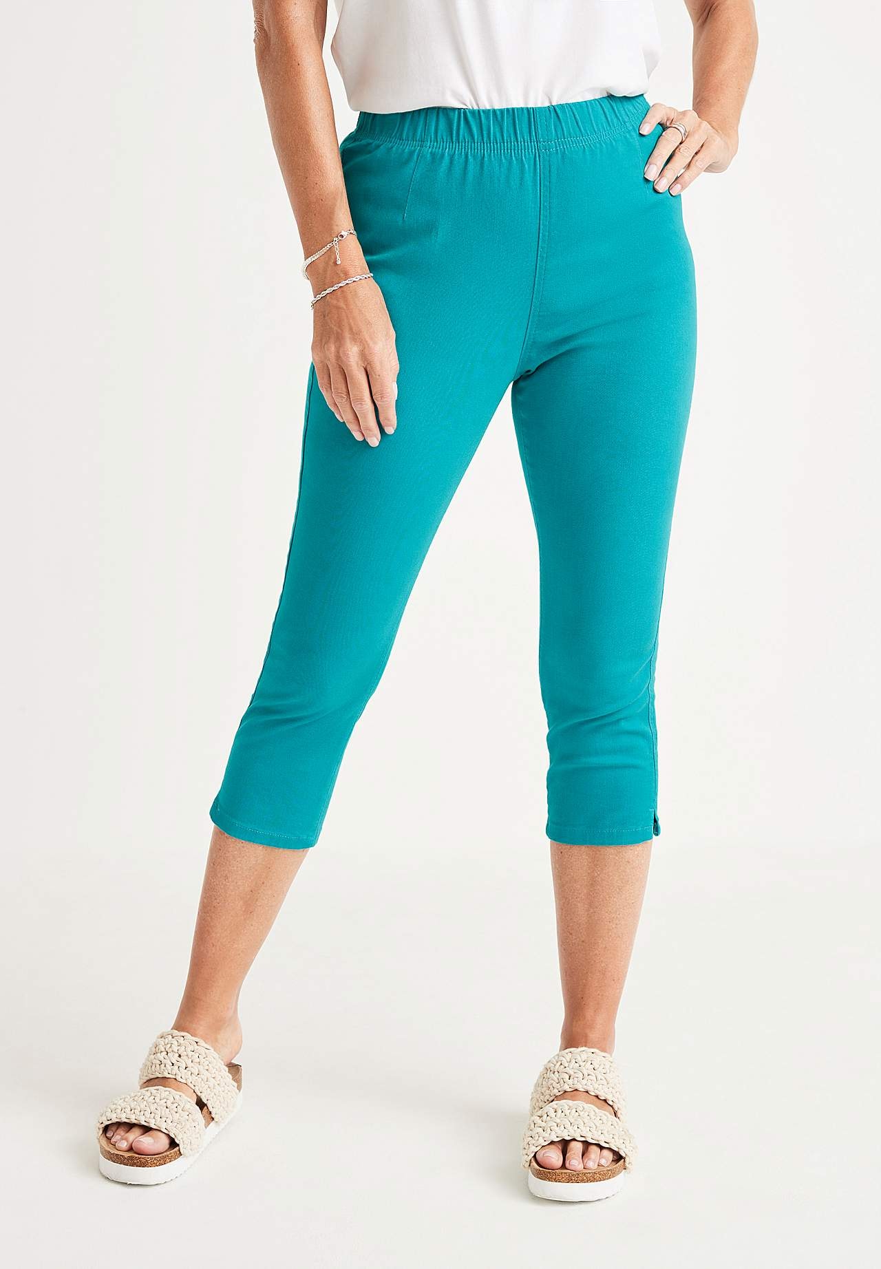 Comfortable capri trousers in cotton twill