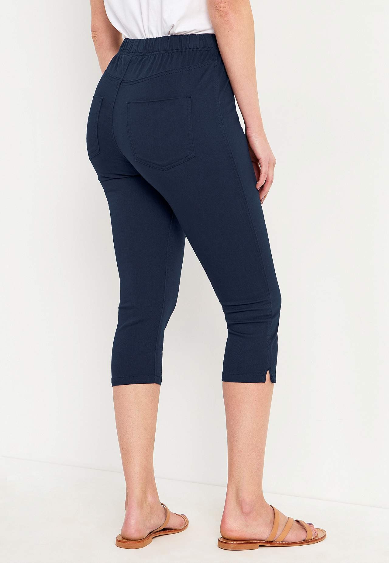 Comfortable capri trousers in cotton twill