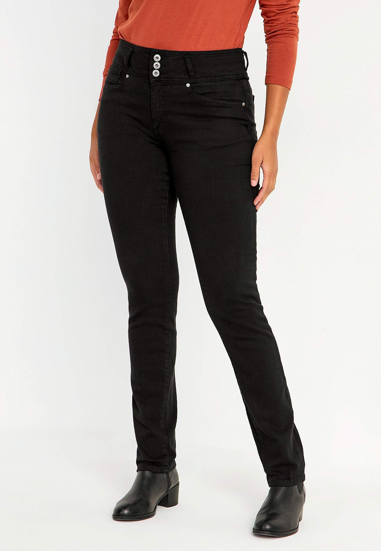 Straight jeans with high waist