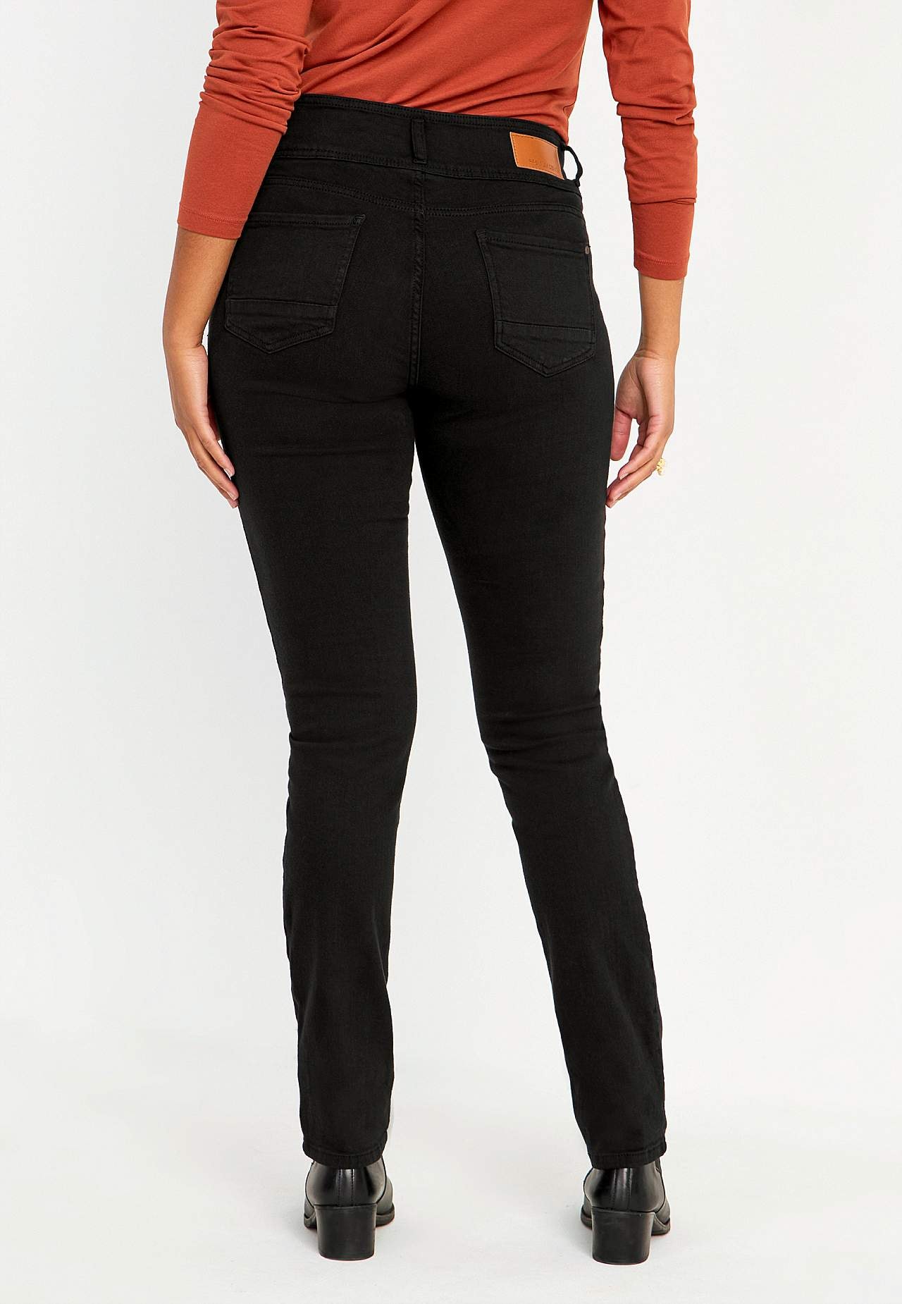 Straight jeans with high waist