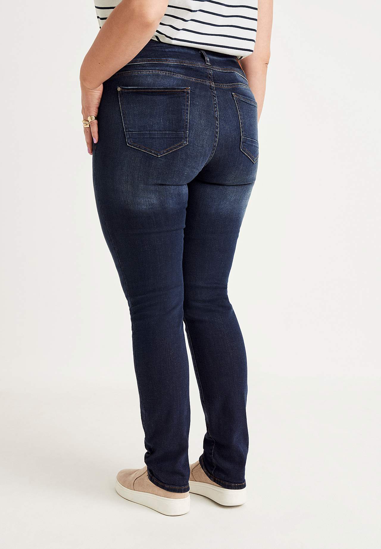 Straight jeans with high waist