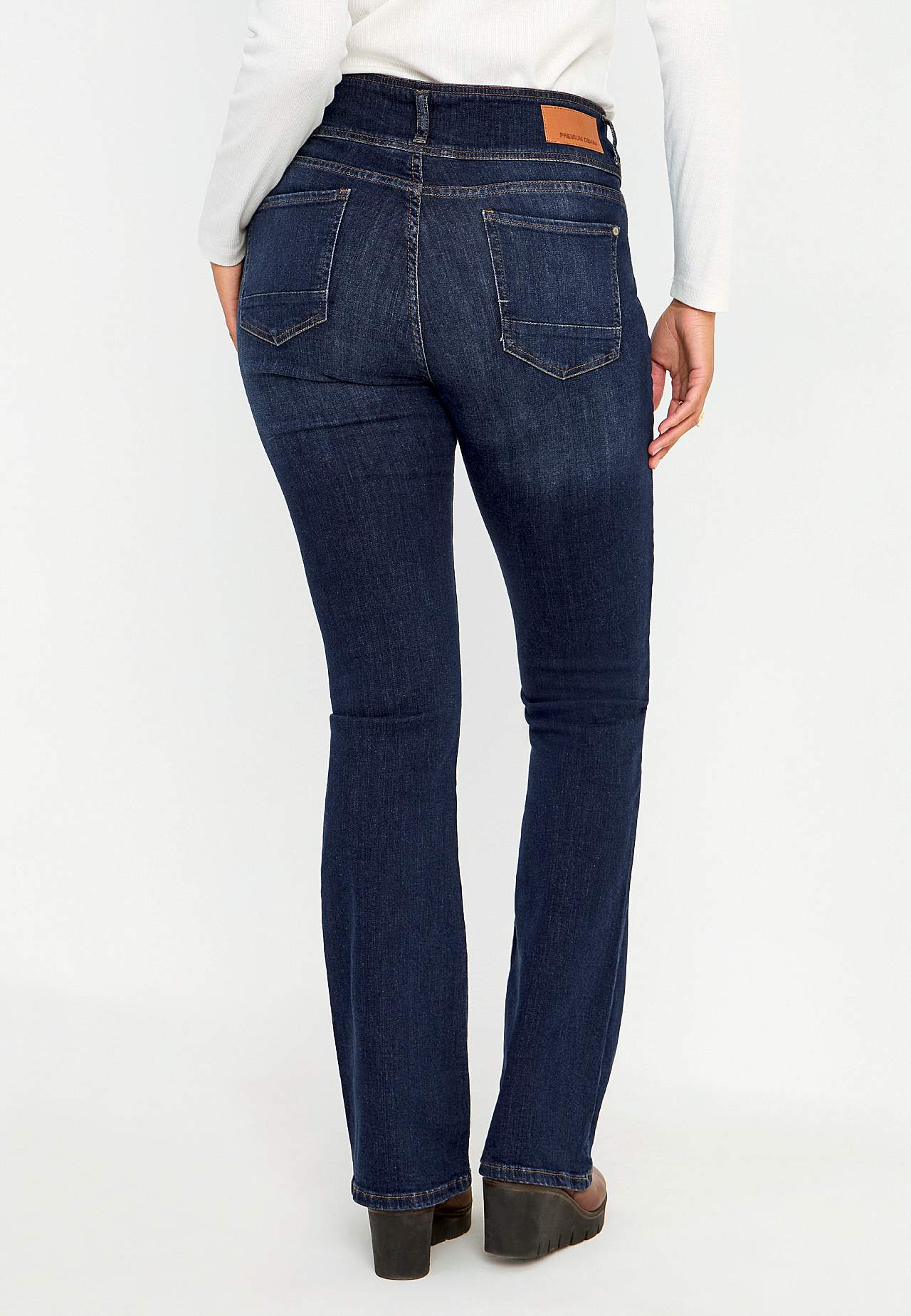Boot cut jeans with high waist