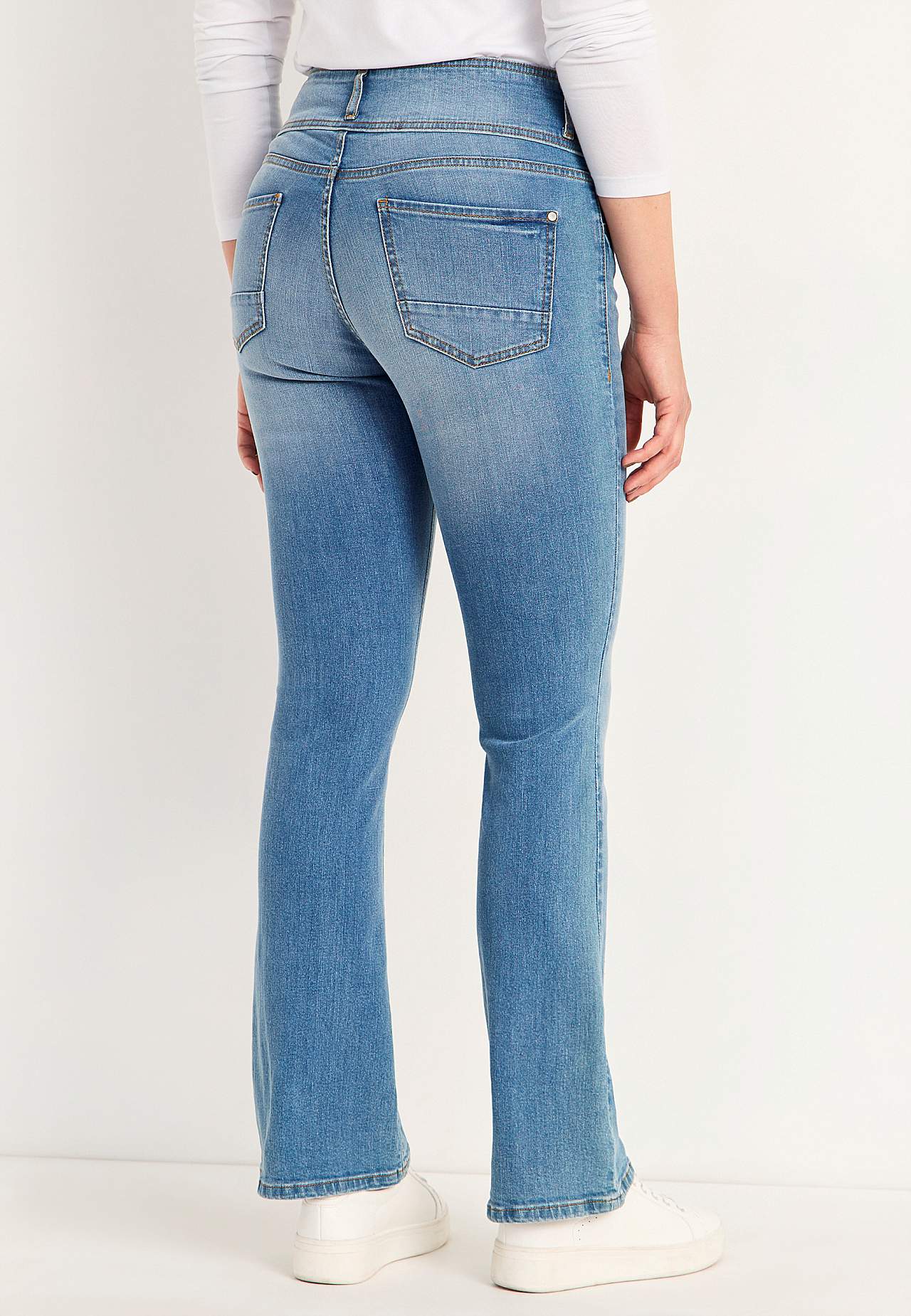 Boot cut jeans with high waist