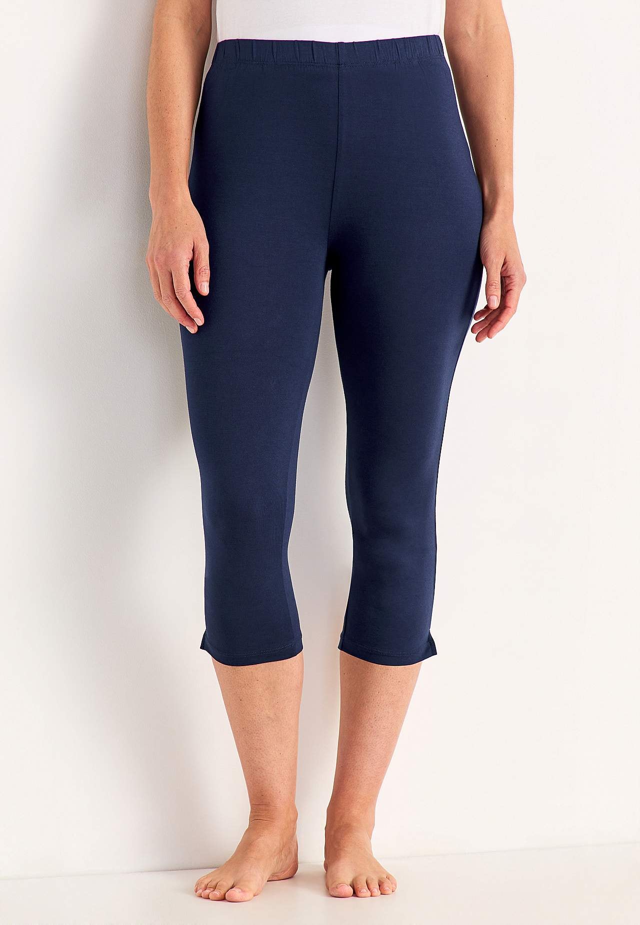 Capri leggings with side slits