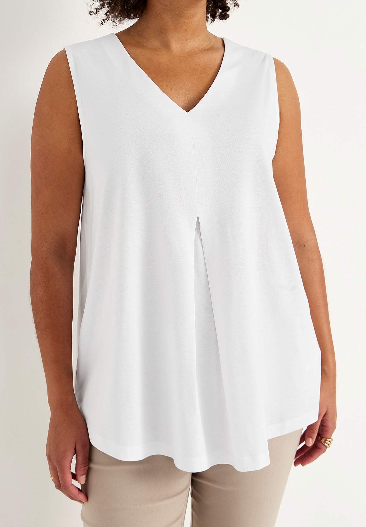 Sleeveless jersey top with v neckline