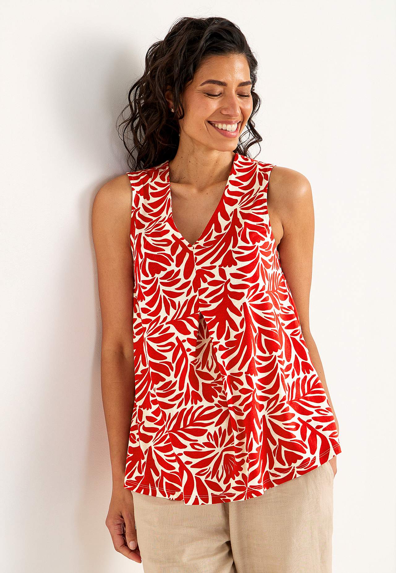 Sleeveless jersey top with v neckline