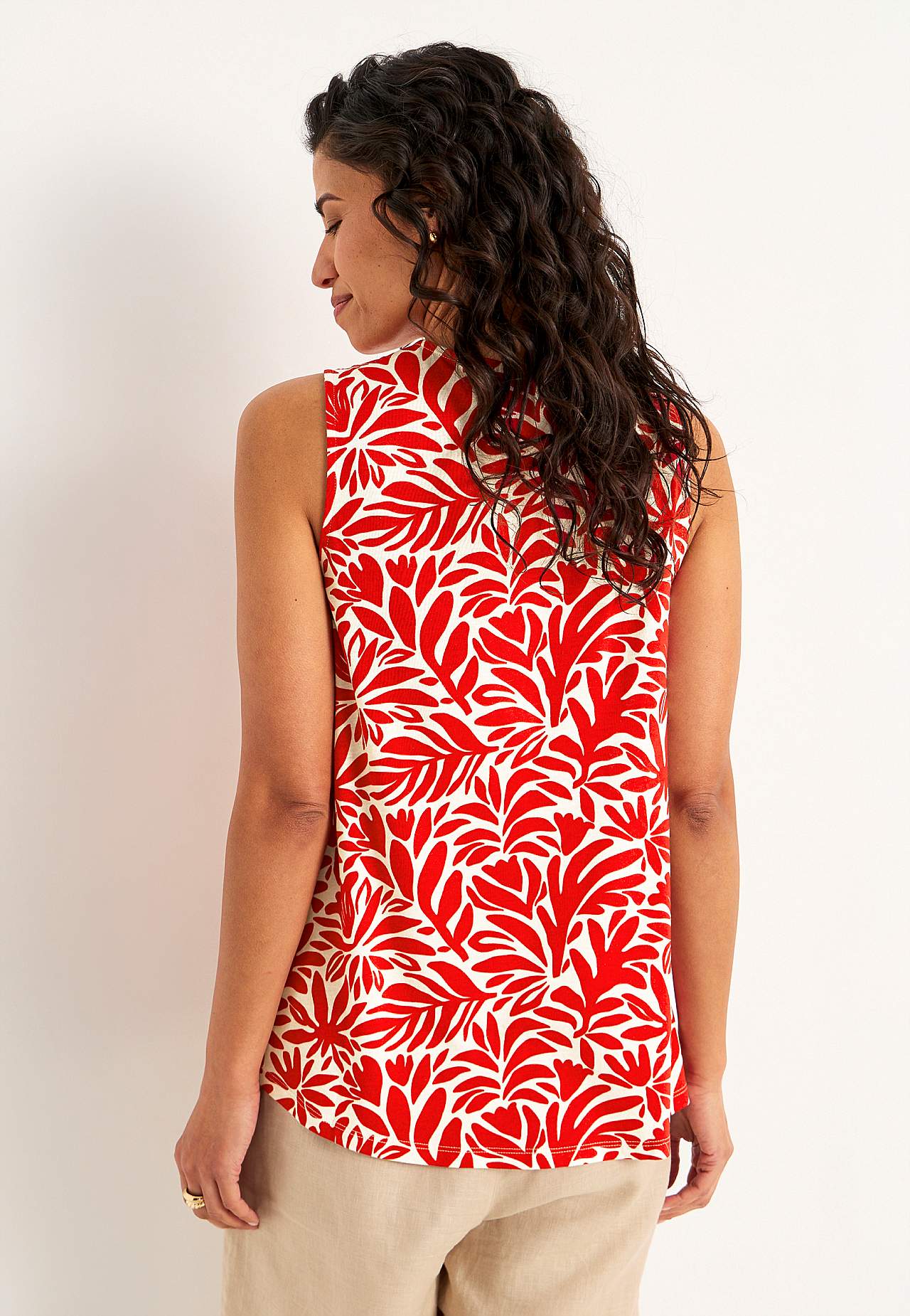Sleeveless jersey top with v neckline