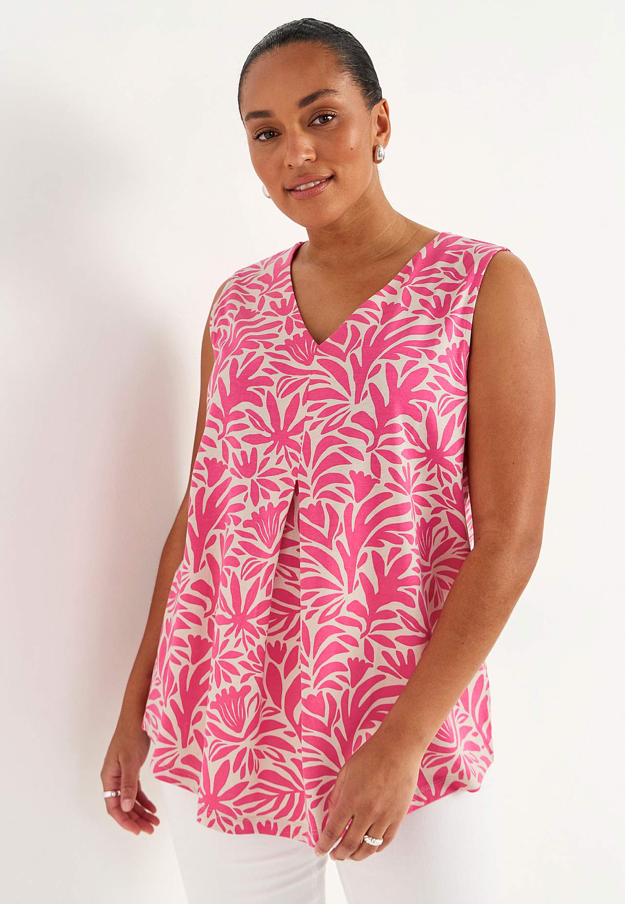 Sleeveless jersey top with v neckline