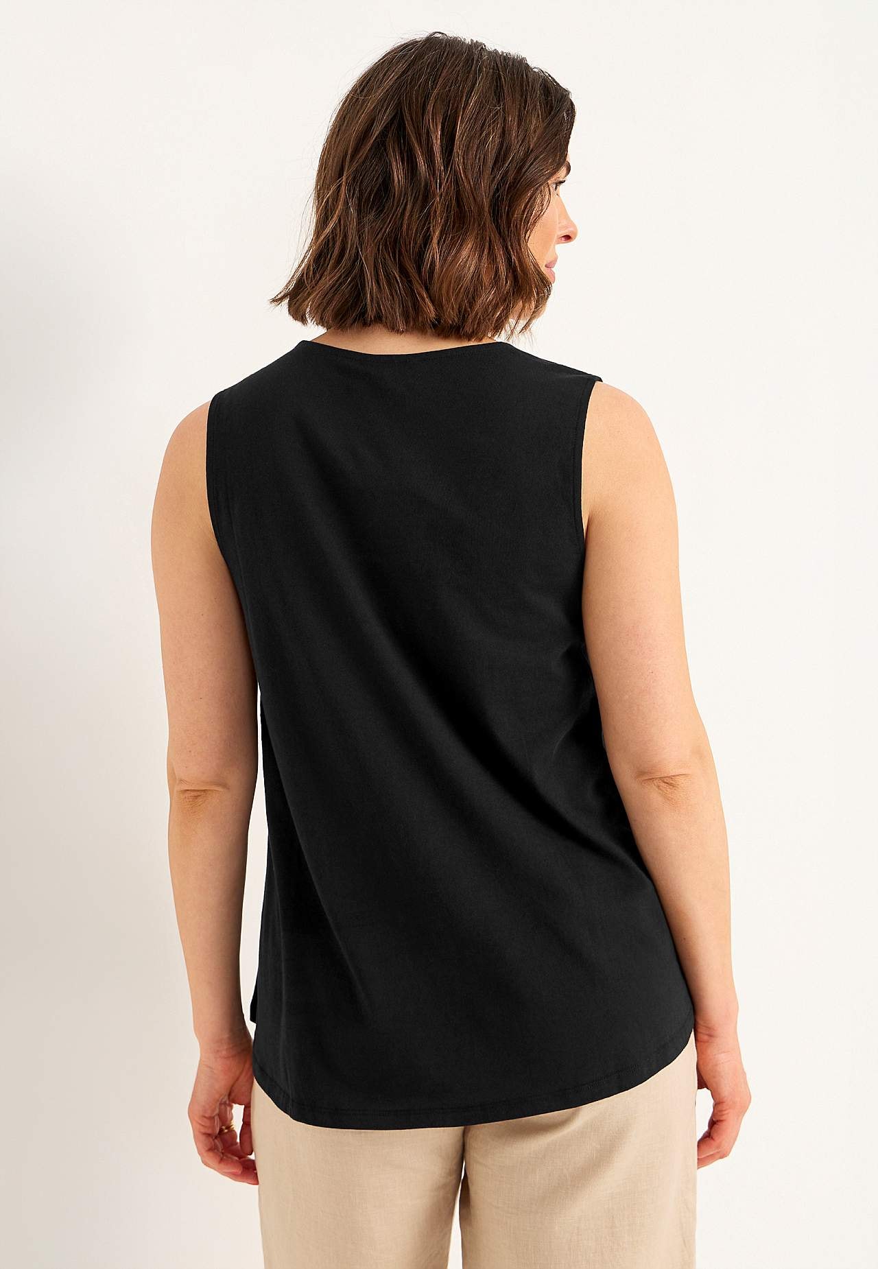Sleeveless jersey top with v neckline