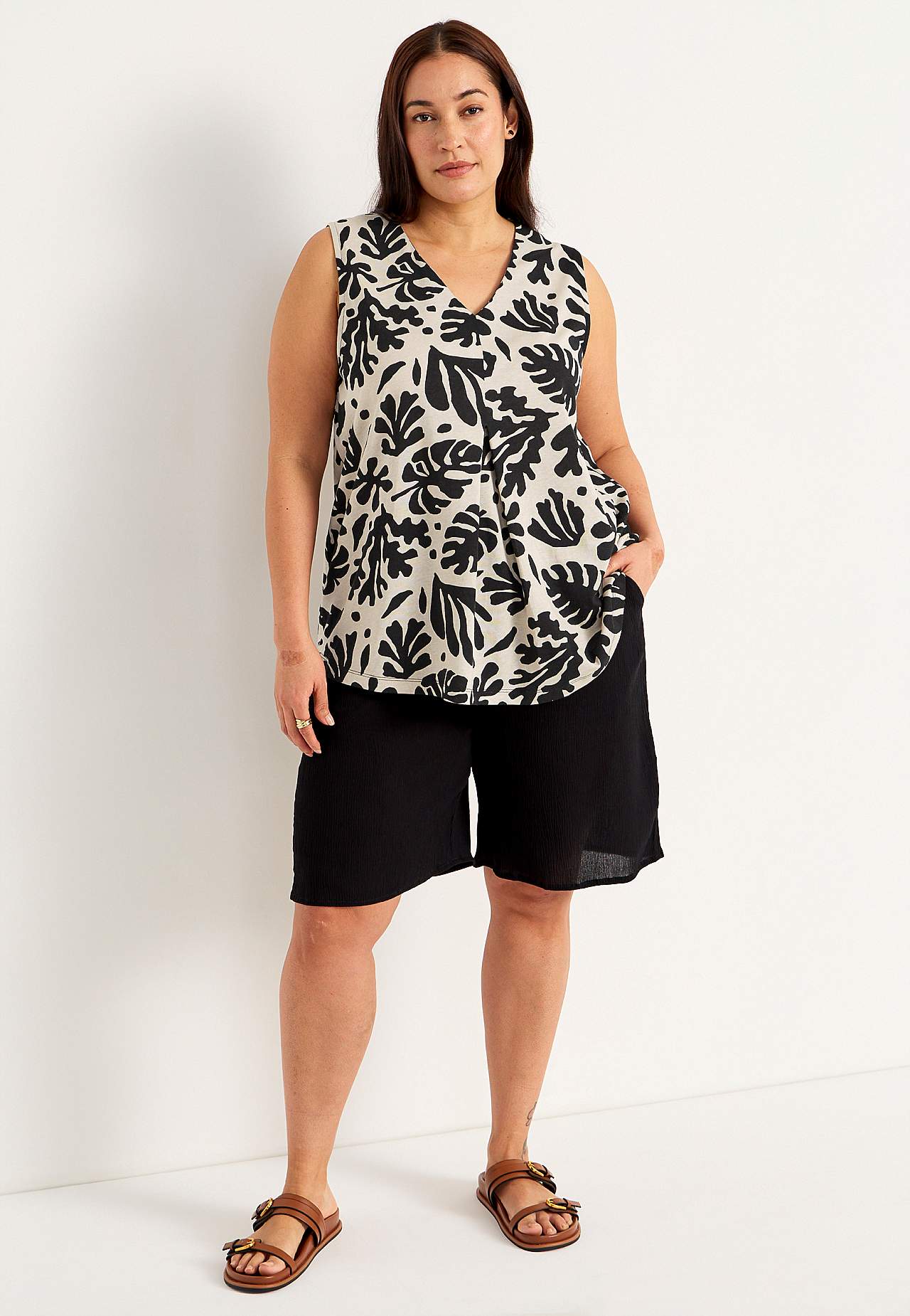 Sleeveless jersey top with v neckline