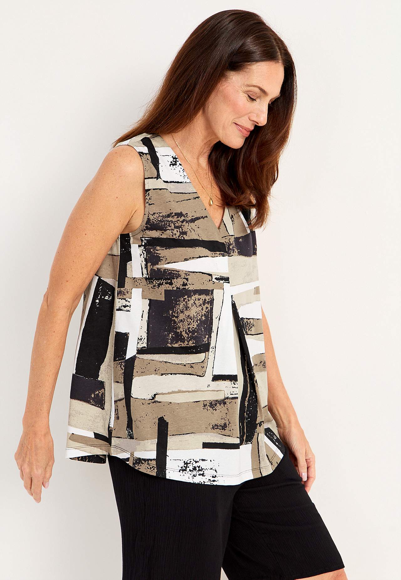 Sleeveless jersey top with v neckline