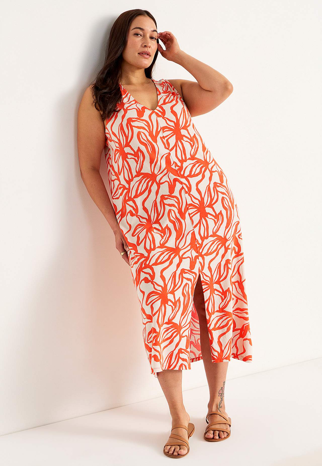 V-neck, sleeveless jersey dress