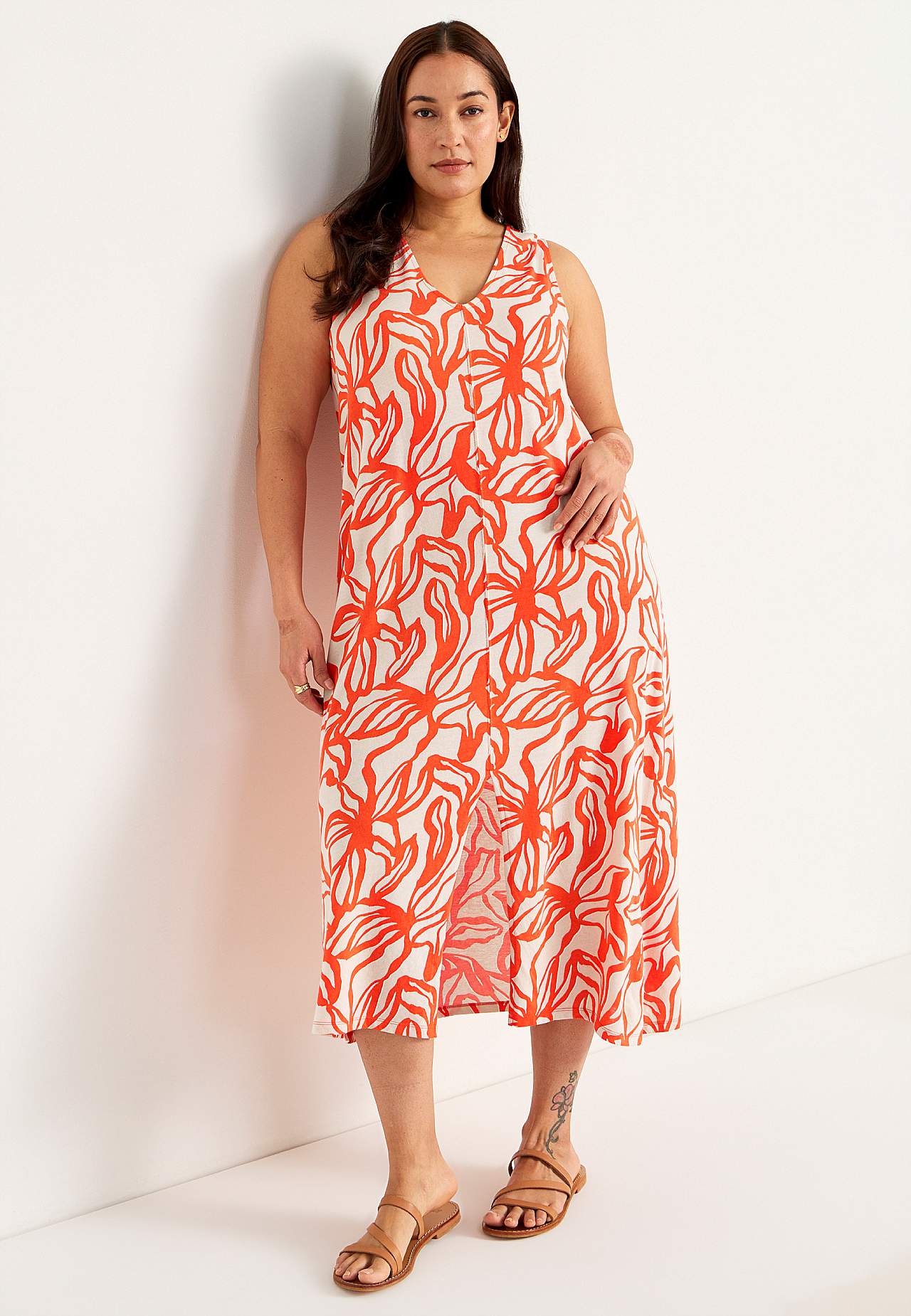 V-neck, sleeveless jersey dress